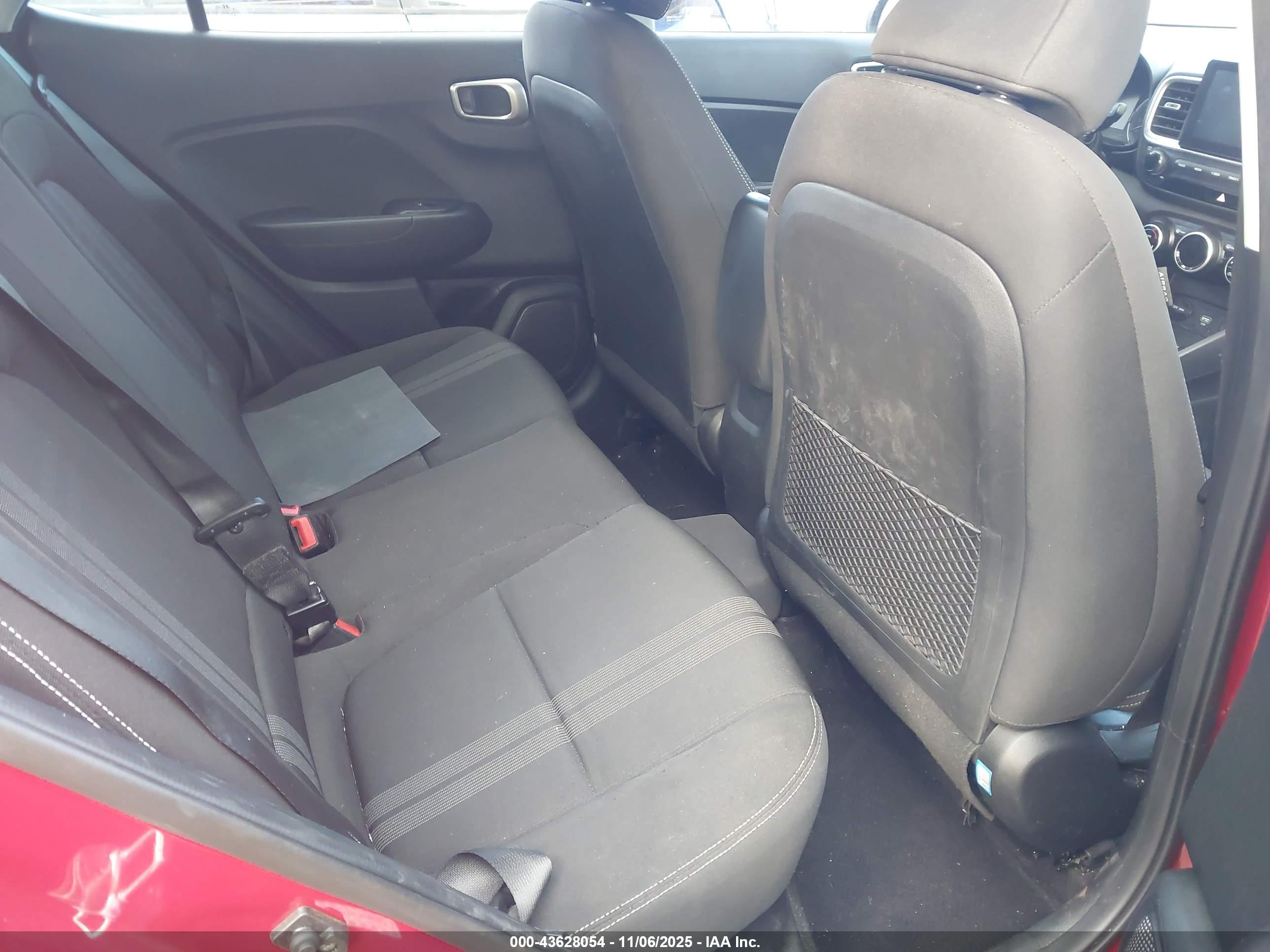 HYUNDAI VENUE image 8