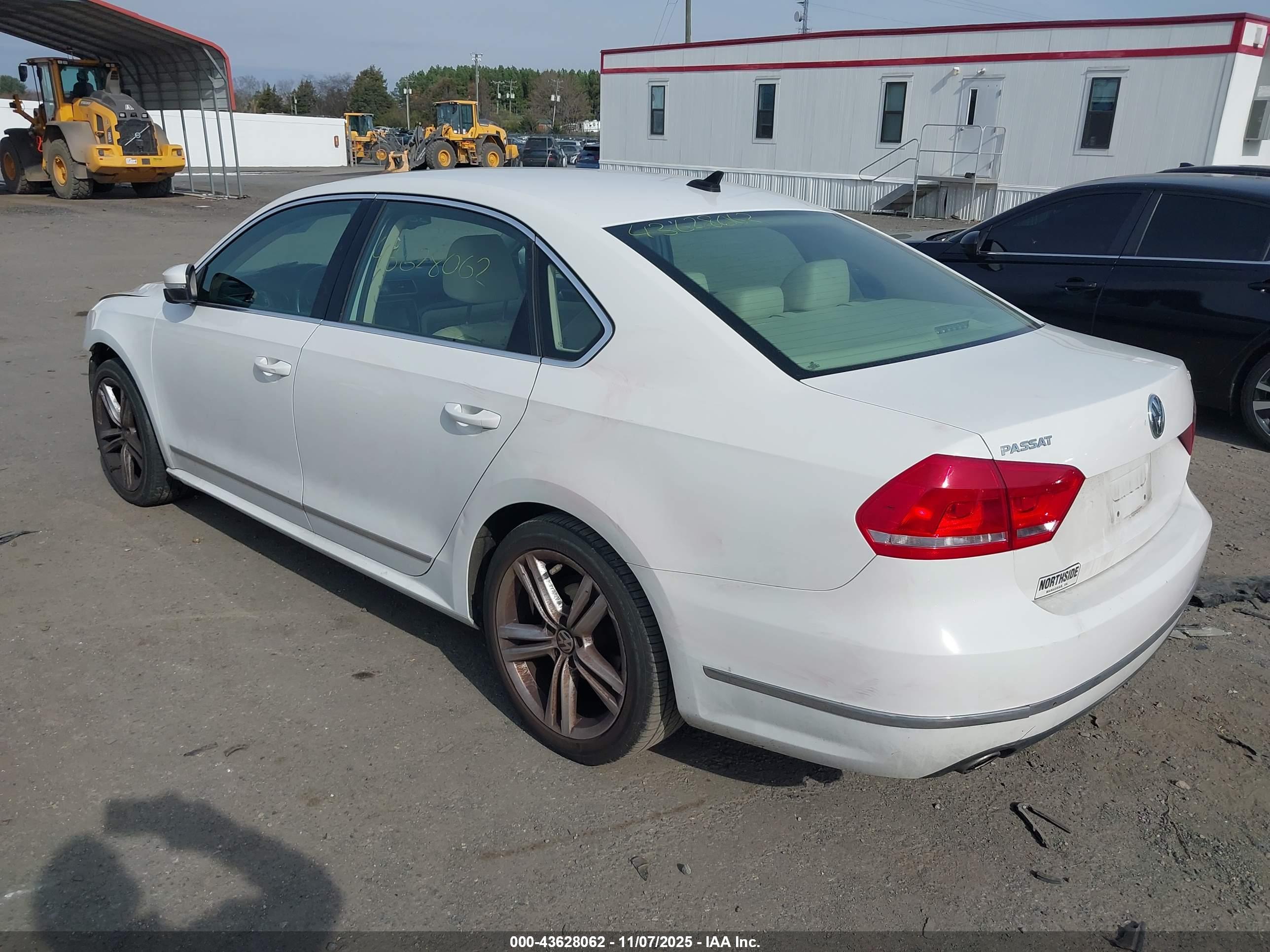 VOLKSWAGEN PASSAT image 3