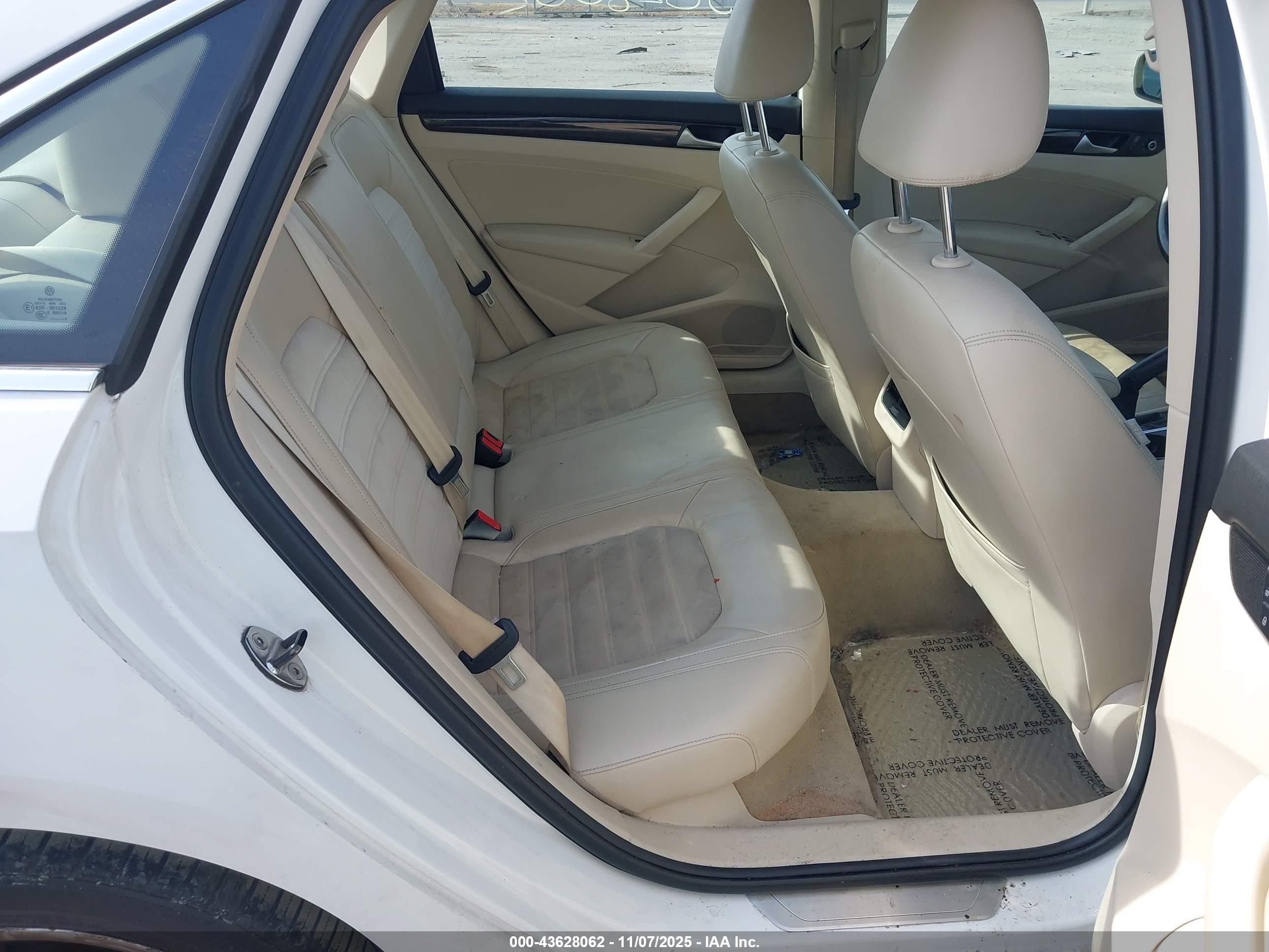 VOLKSWAGEN PASSAT image 8