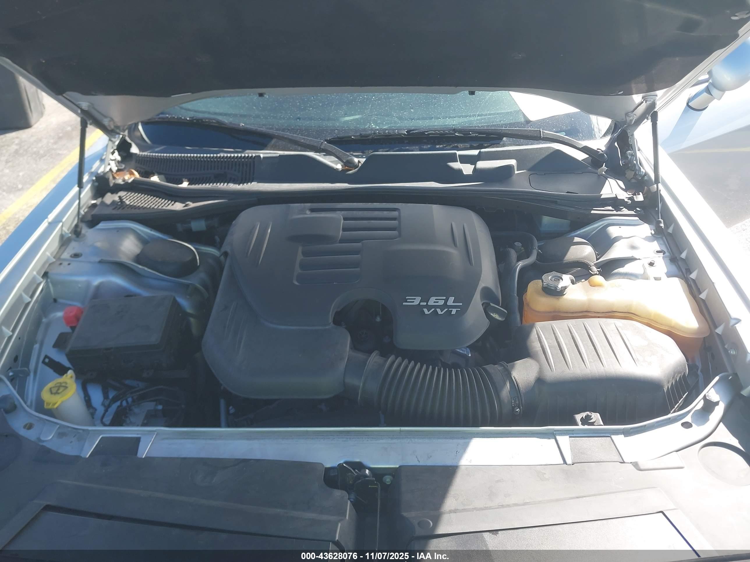 DODGE CHALLENGER image 10