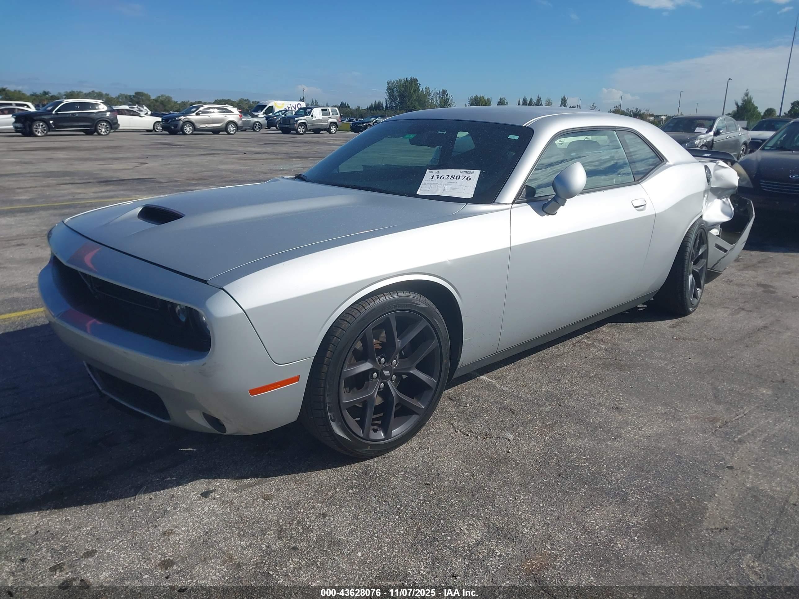 DODGE CHALLENGER image 2