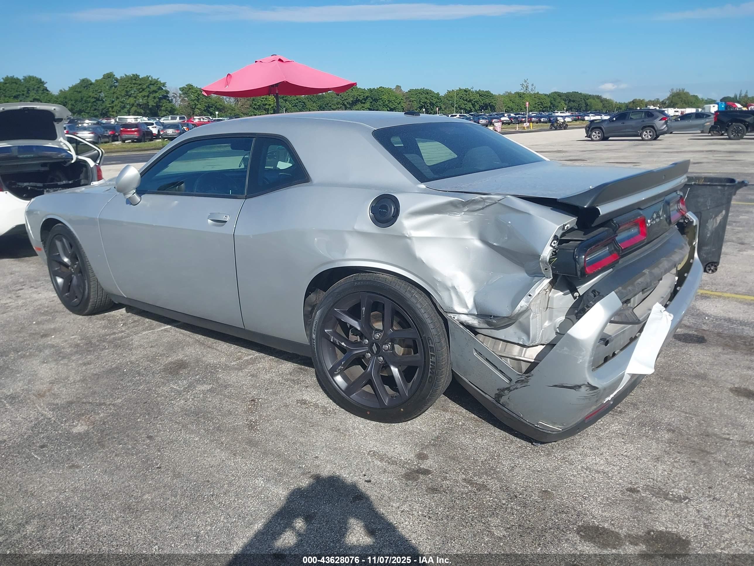 DODGE CHALLENGER image 3