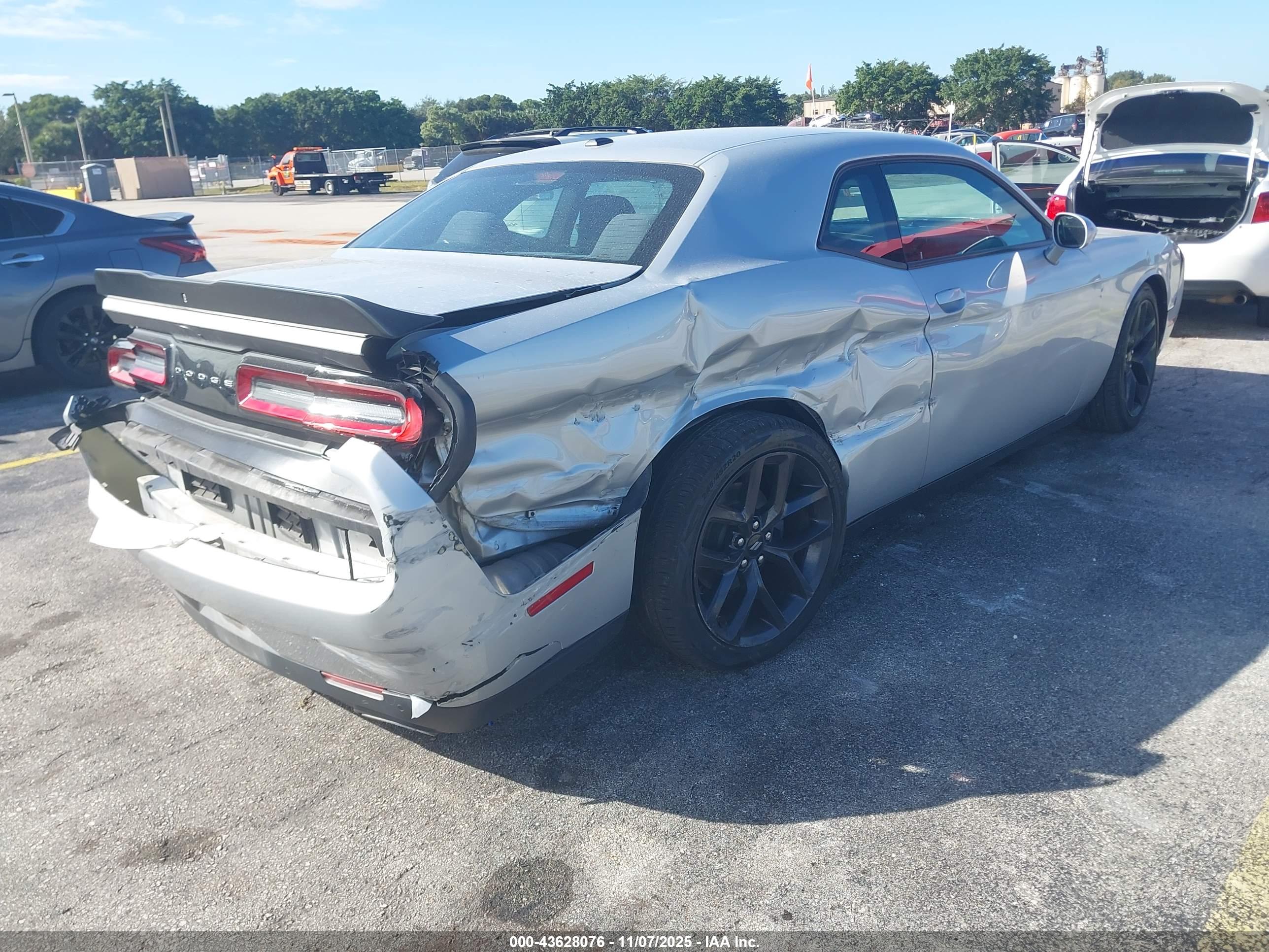 DODGE CHALLENGER image 4