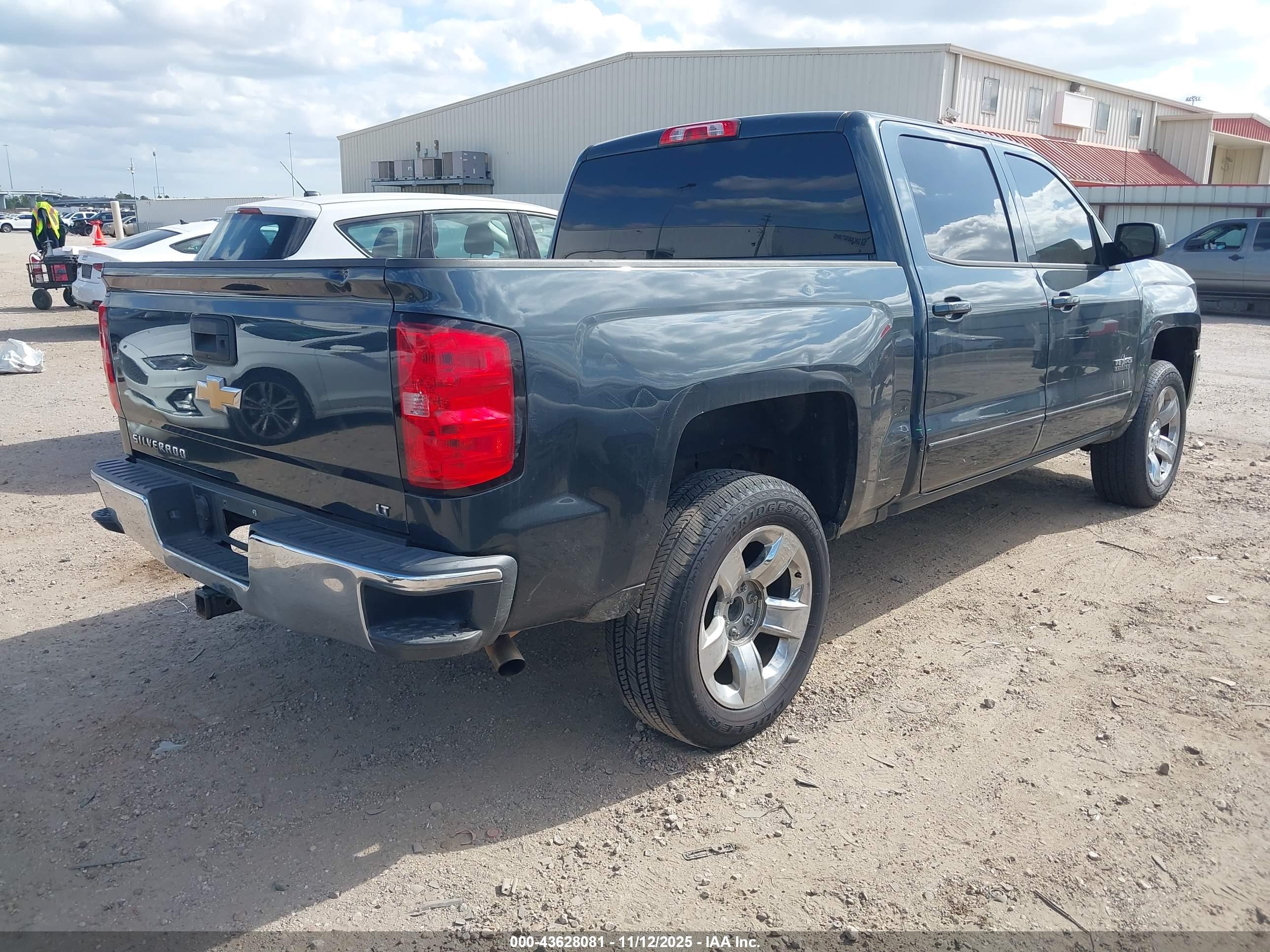 CHEVROLET SILVERADO image 4