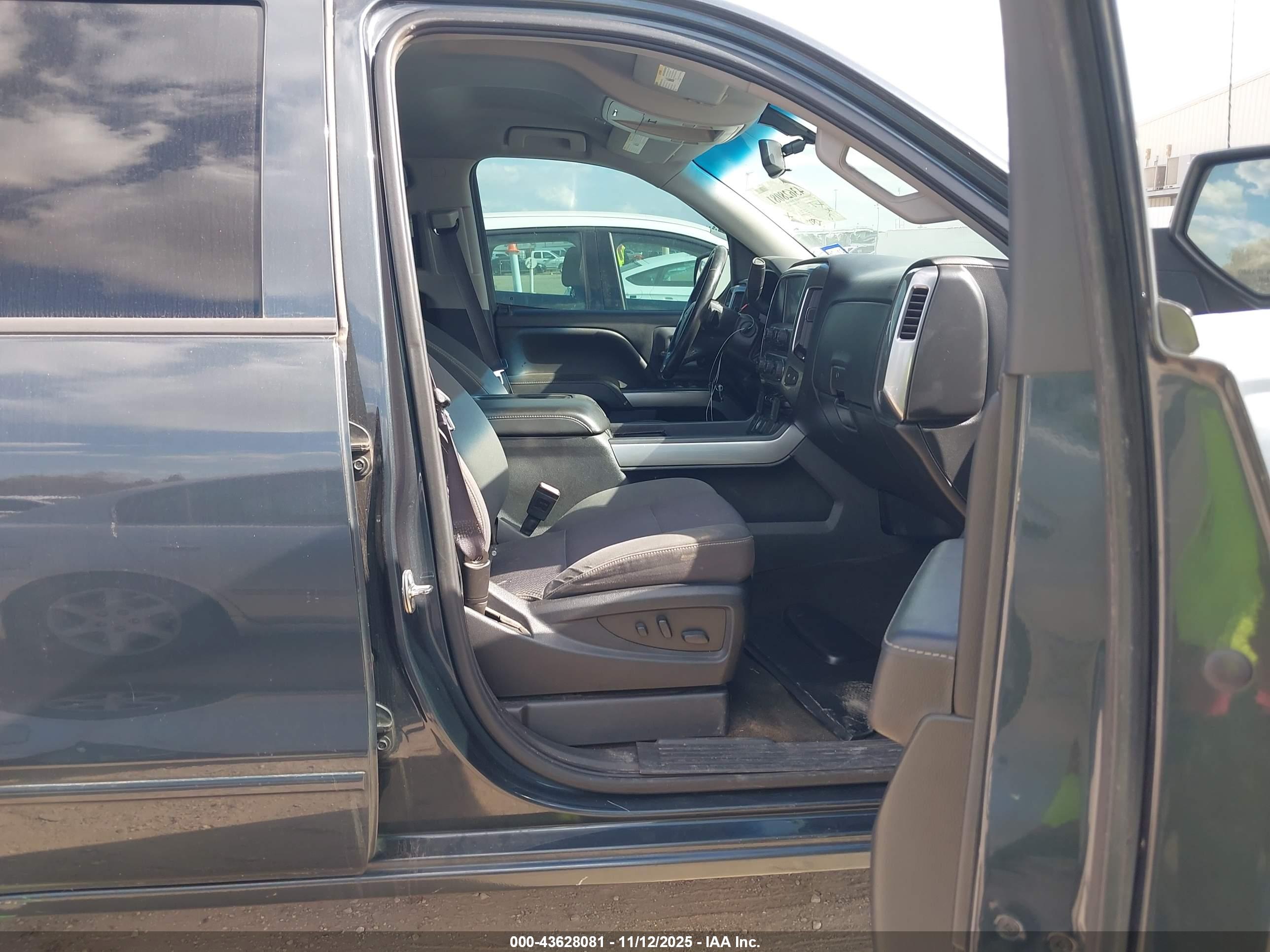 CHEVROLET SILVERADO image 5