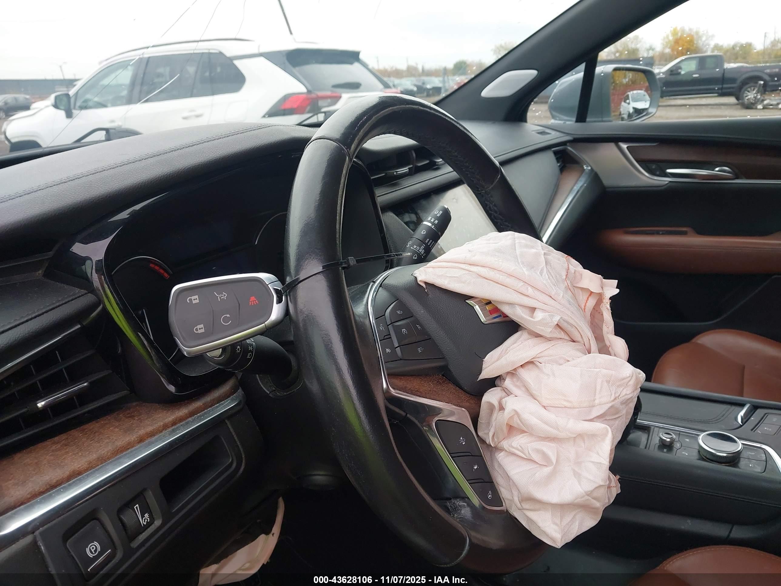 CADILLAC XT5 image 11