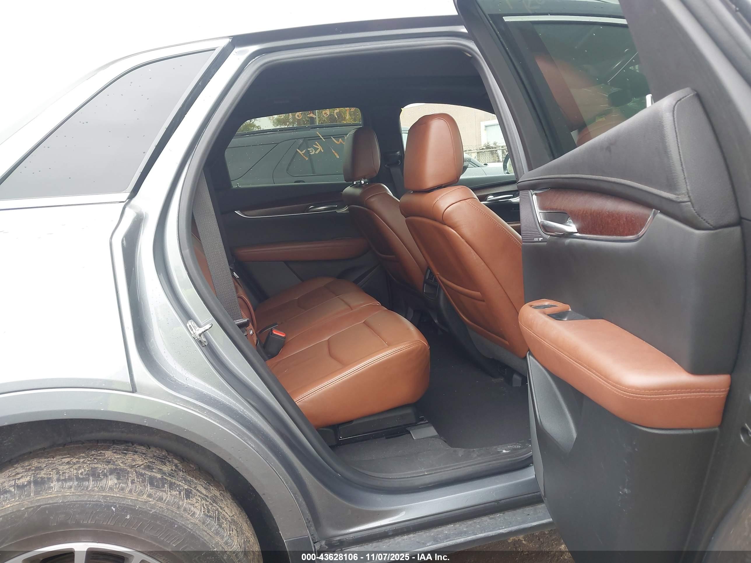 CADILLAC XT5 image 8