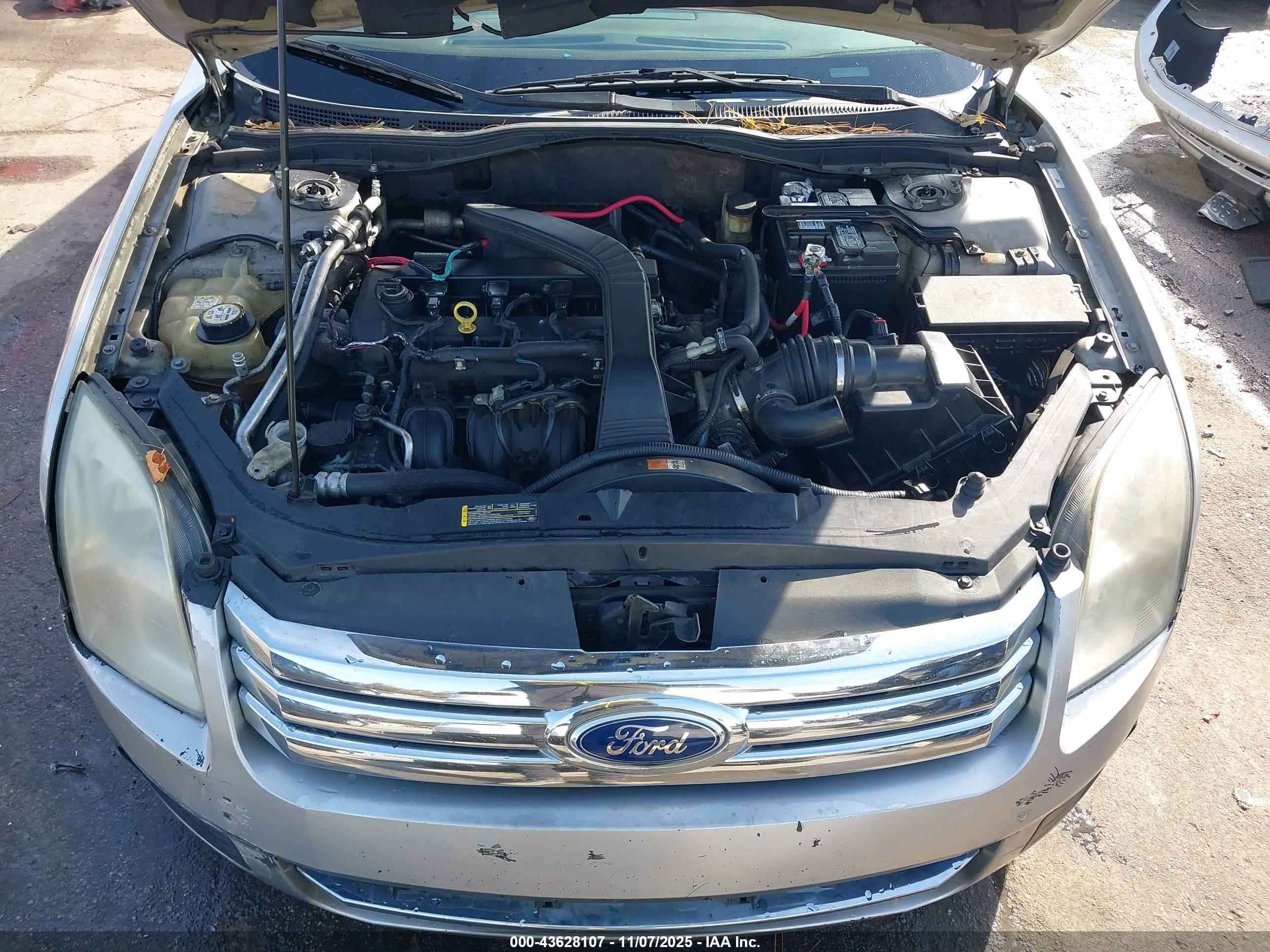 FORD FUSION image 10