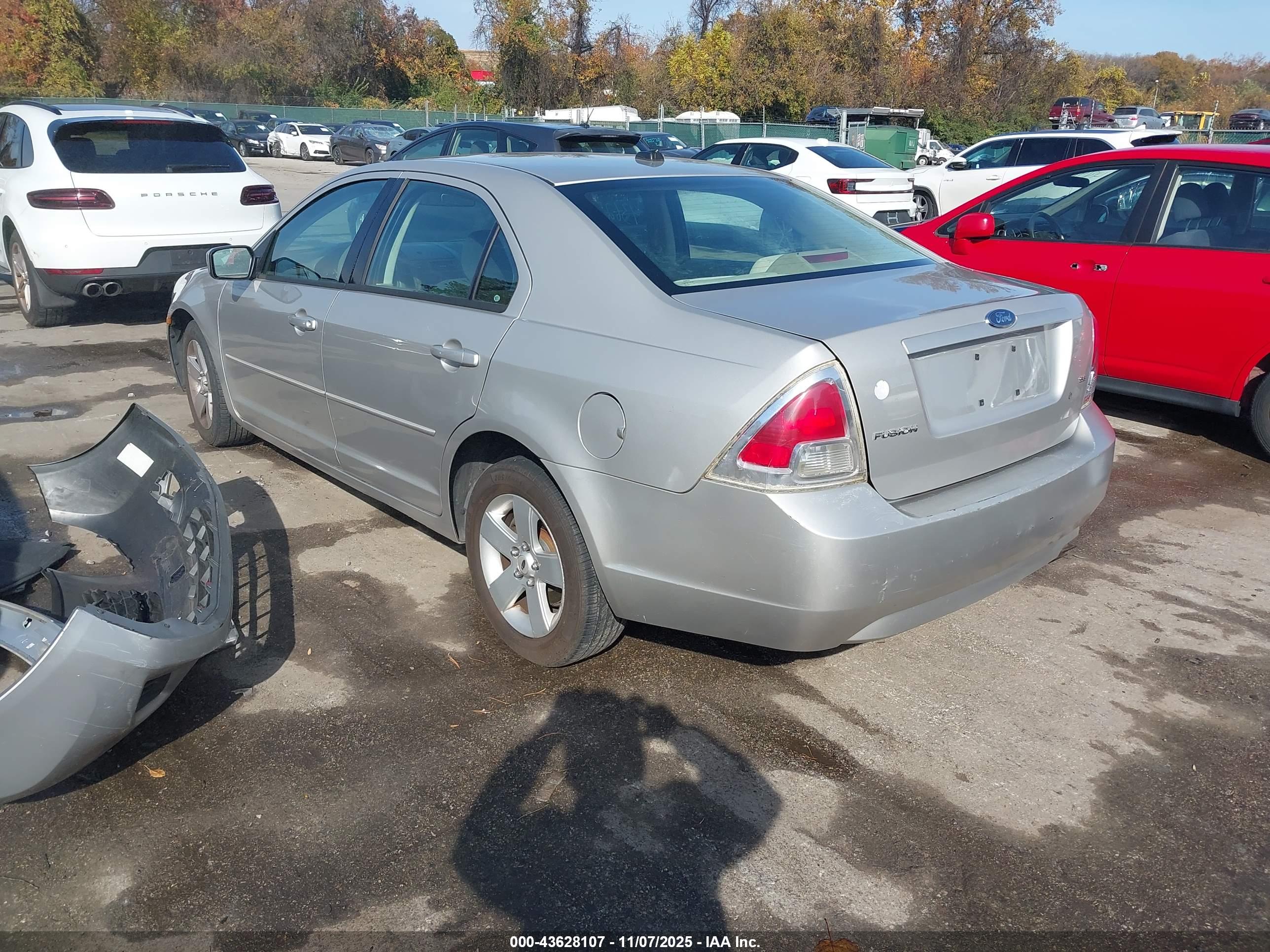 FORD FUSION image 3
