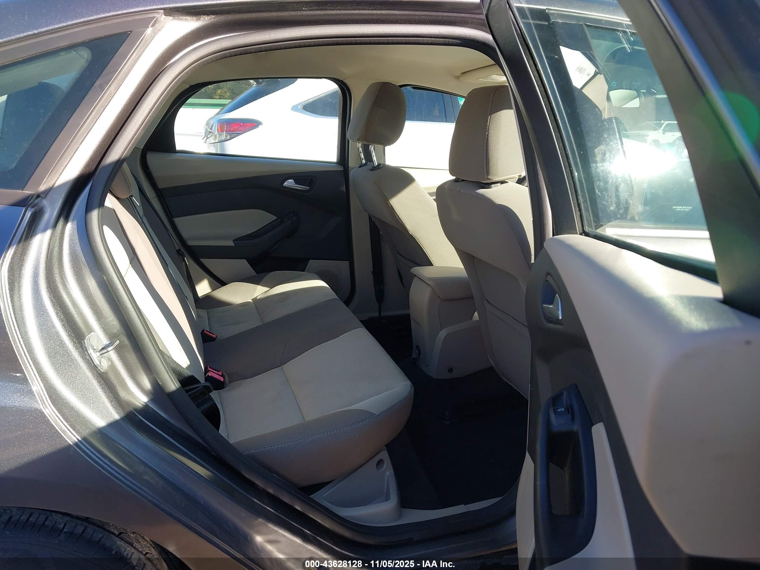 FORD FOCUS image 8