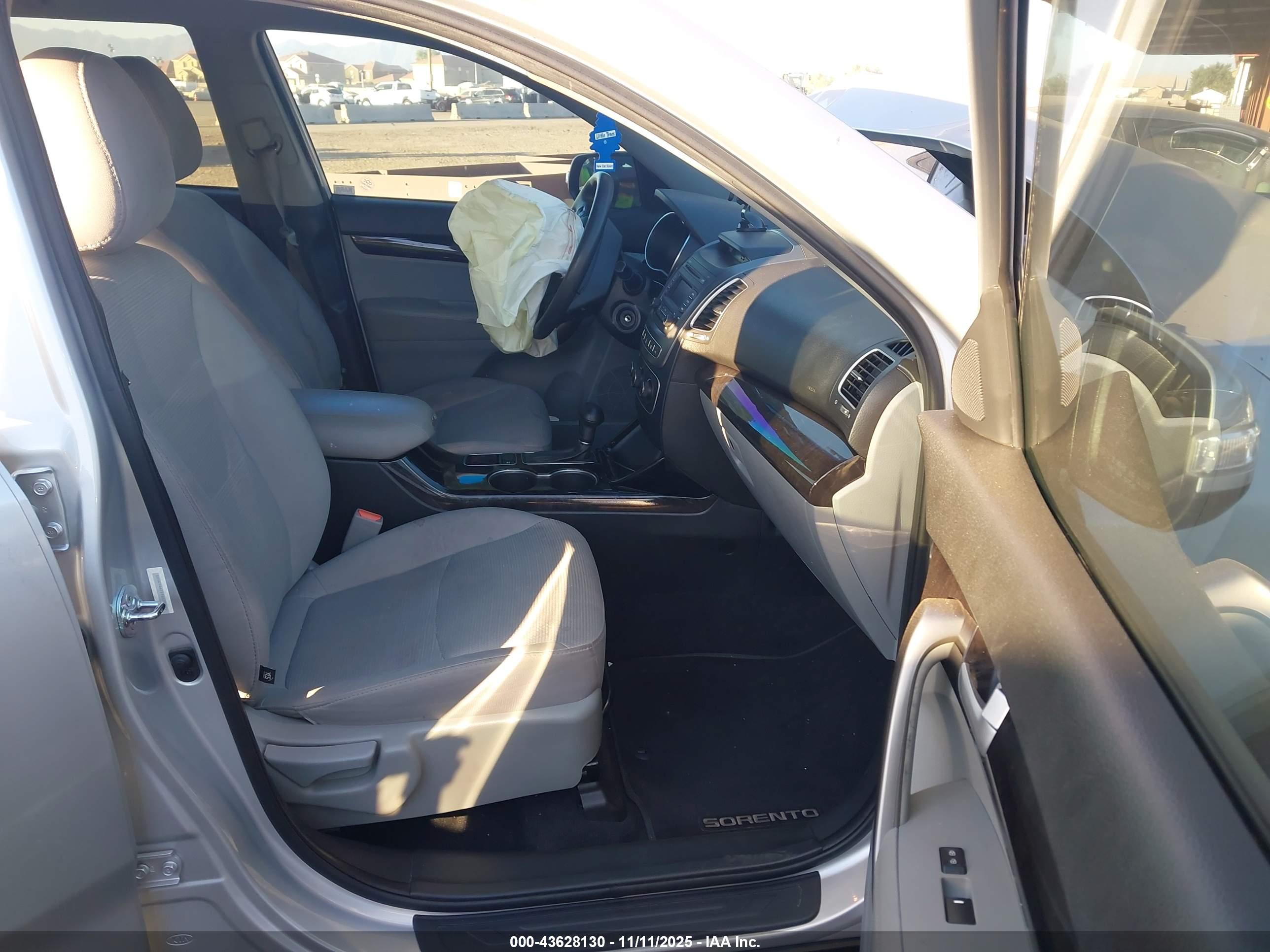 KIA SORENTO image 5