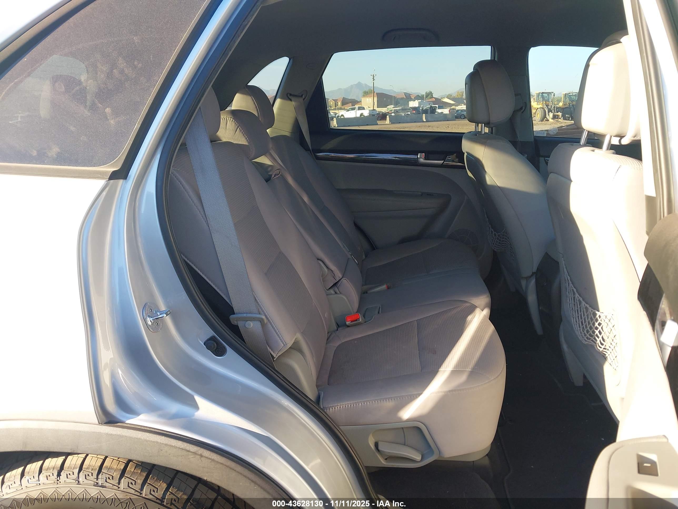 KIA SORENTO image 8