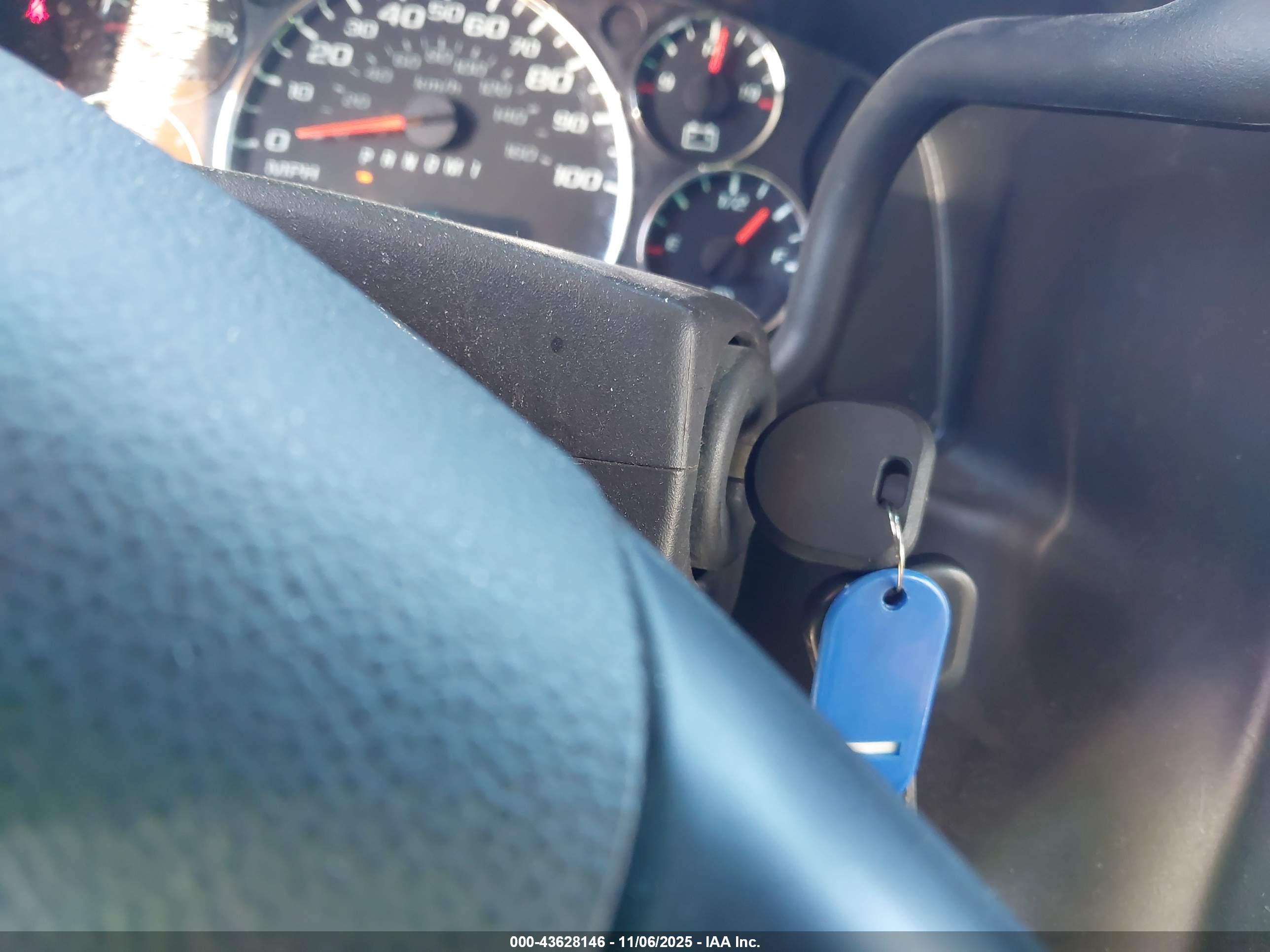 CHEVROLET EXPRESS image 11