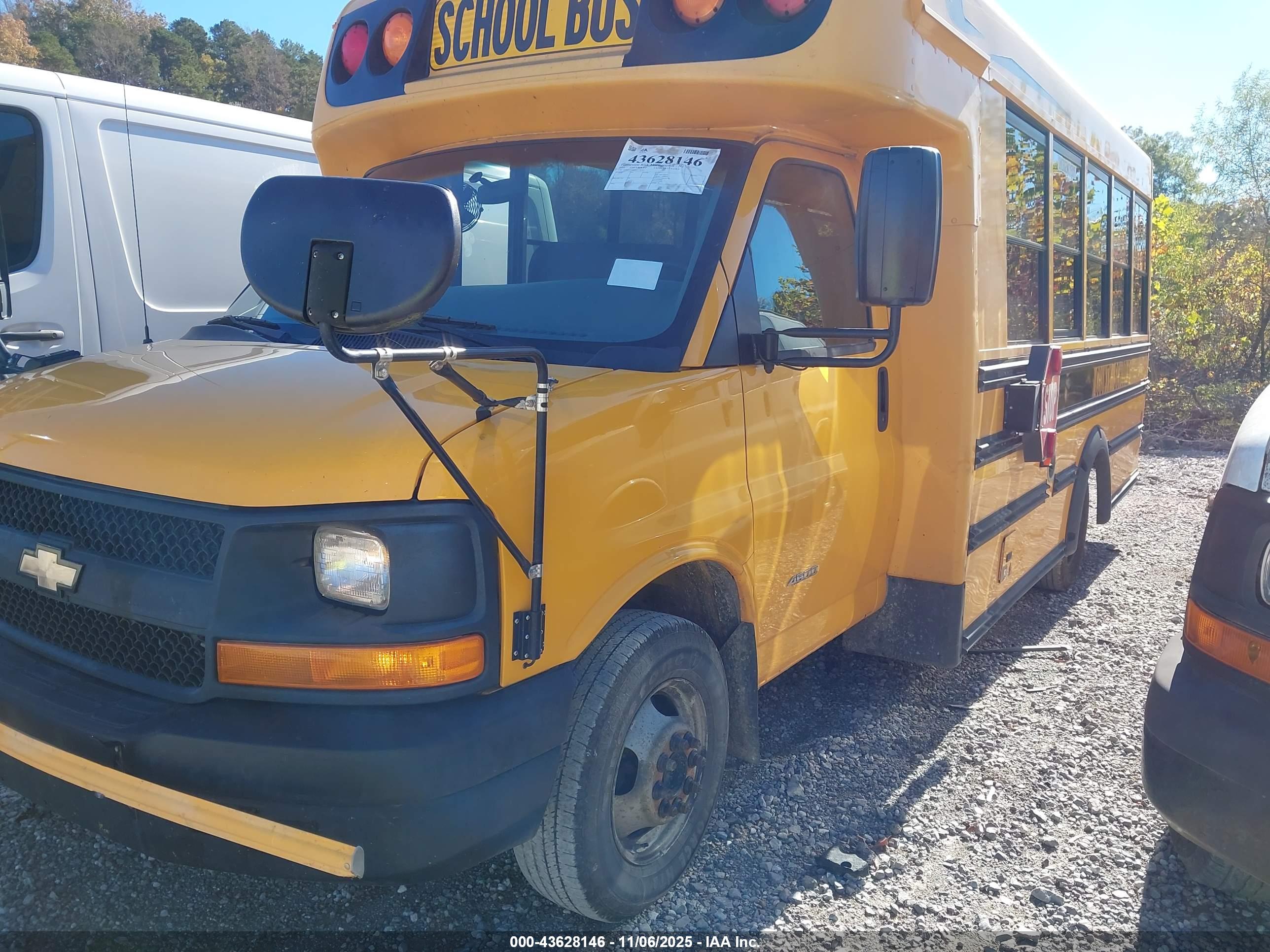 CHEVROLET EXPRESS image 2