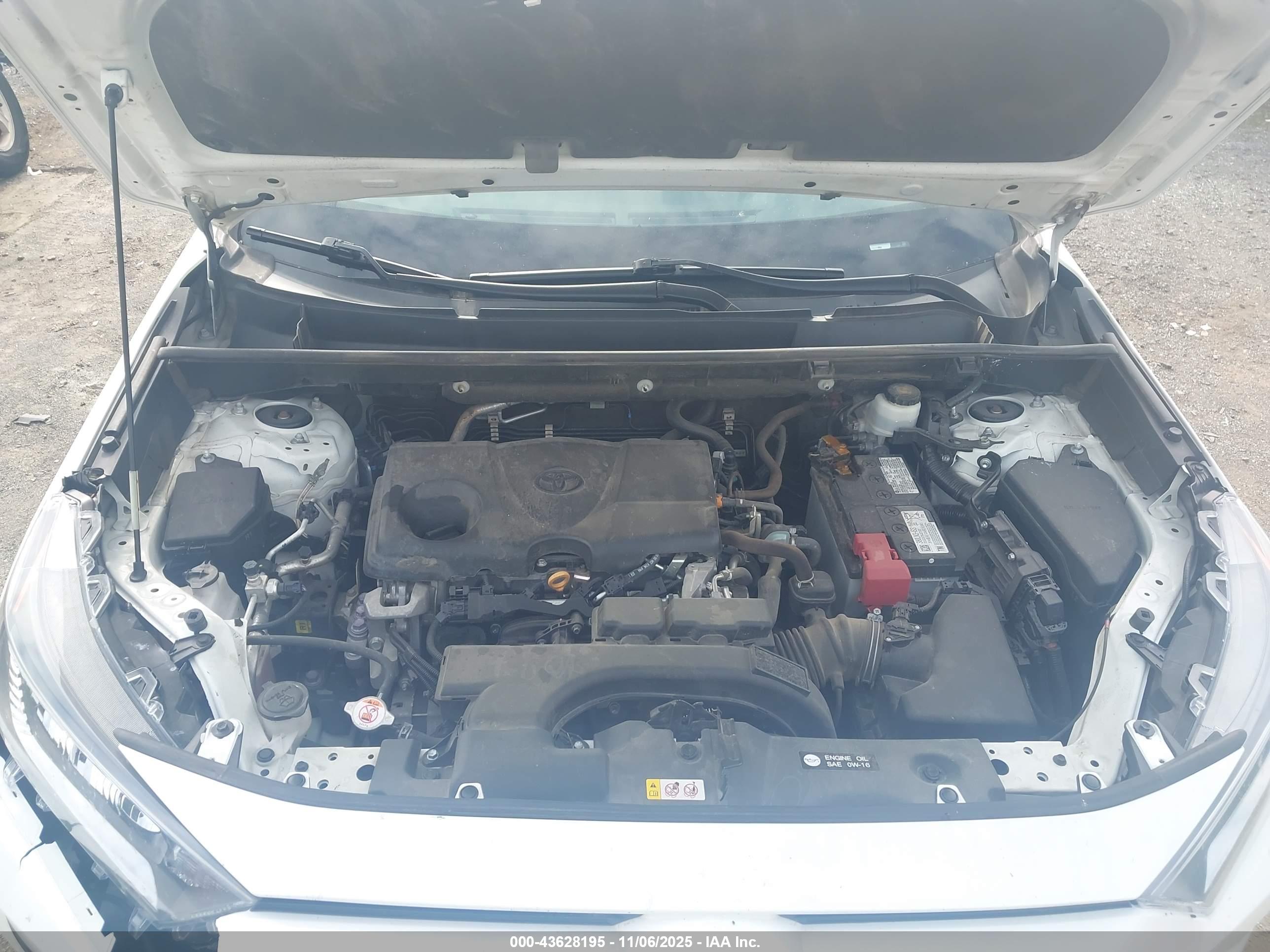 TOYOTA RAV4 image 10