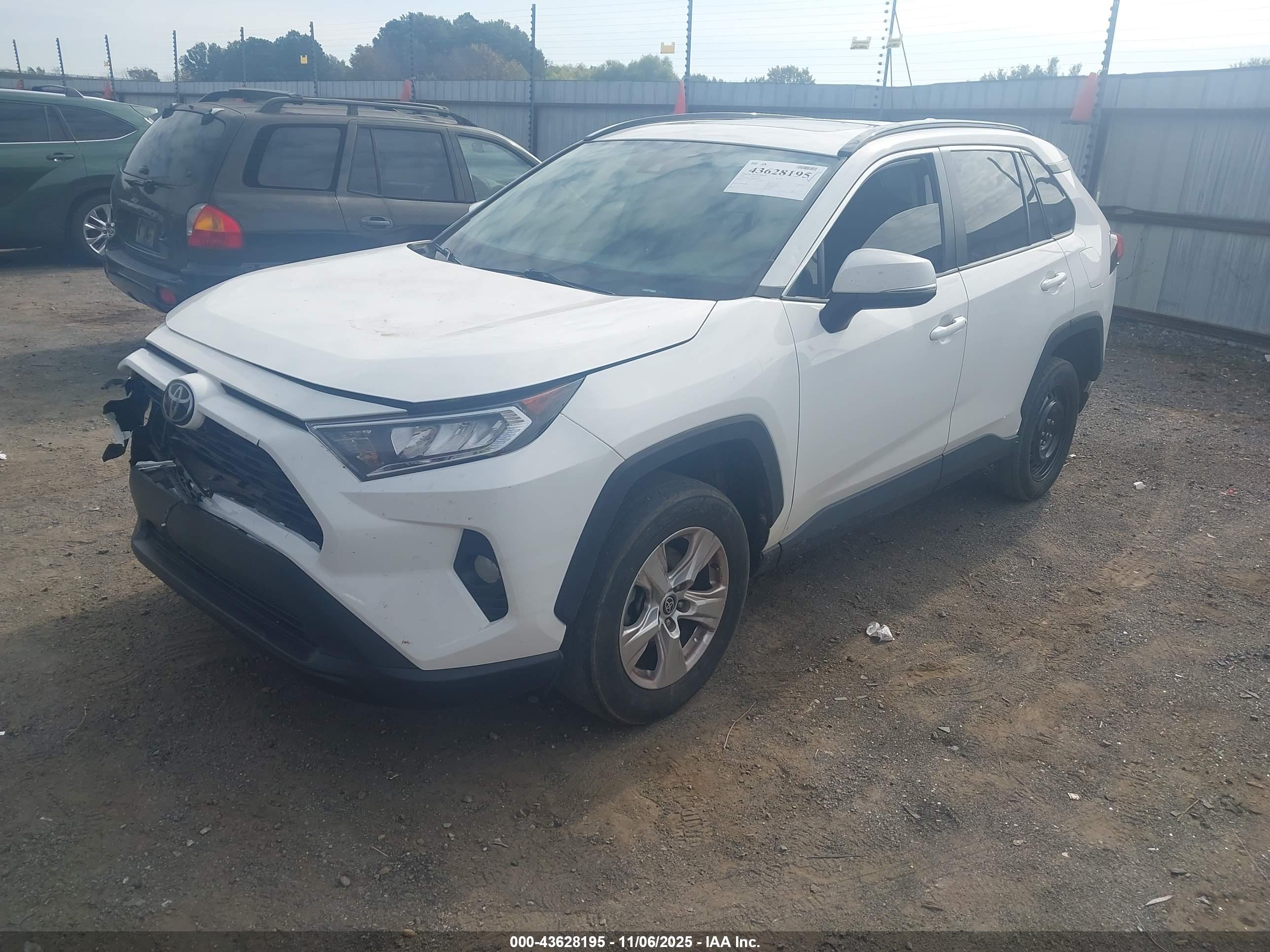 TOYOTA RAV4 image 2