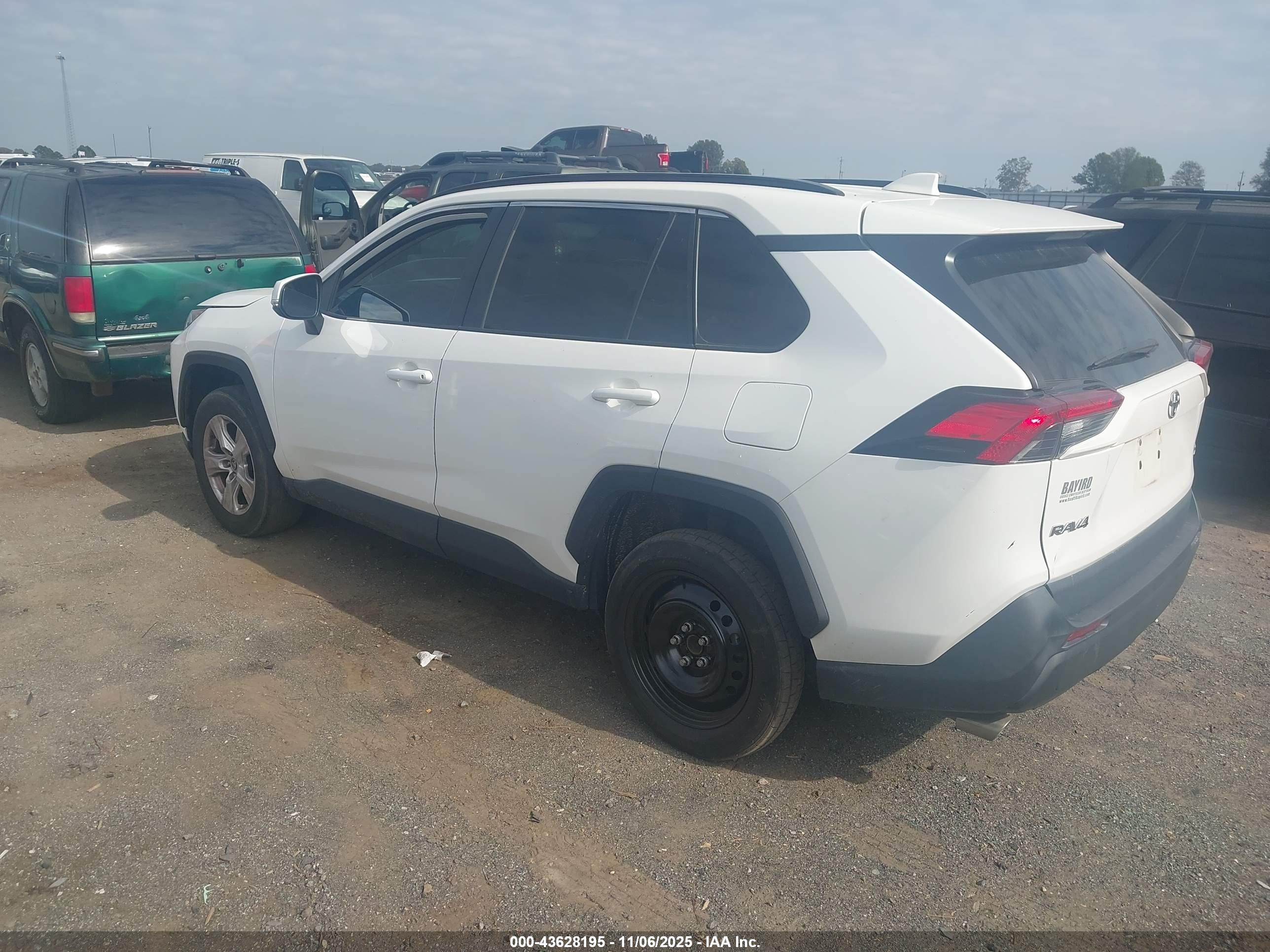 TOYOTA RAV4 image 3