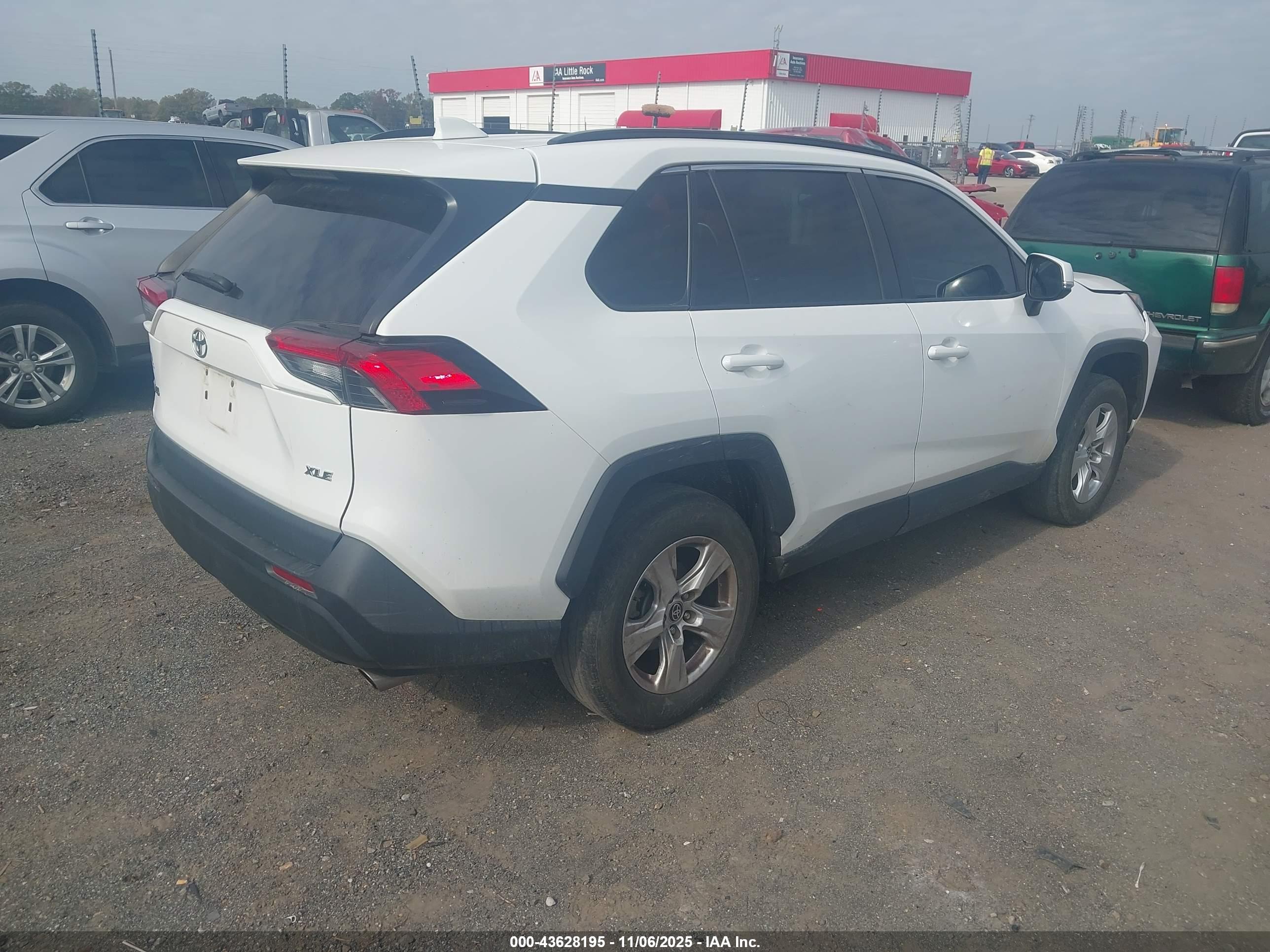 TOYOTA RAV4 image 4