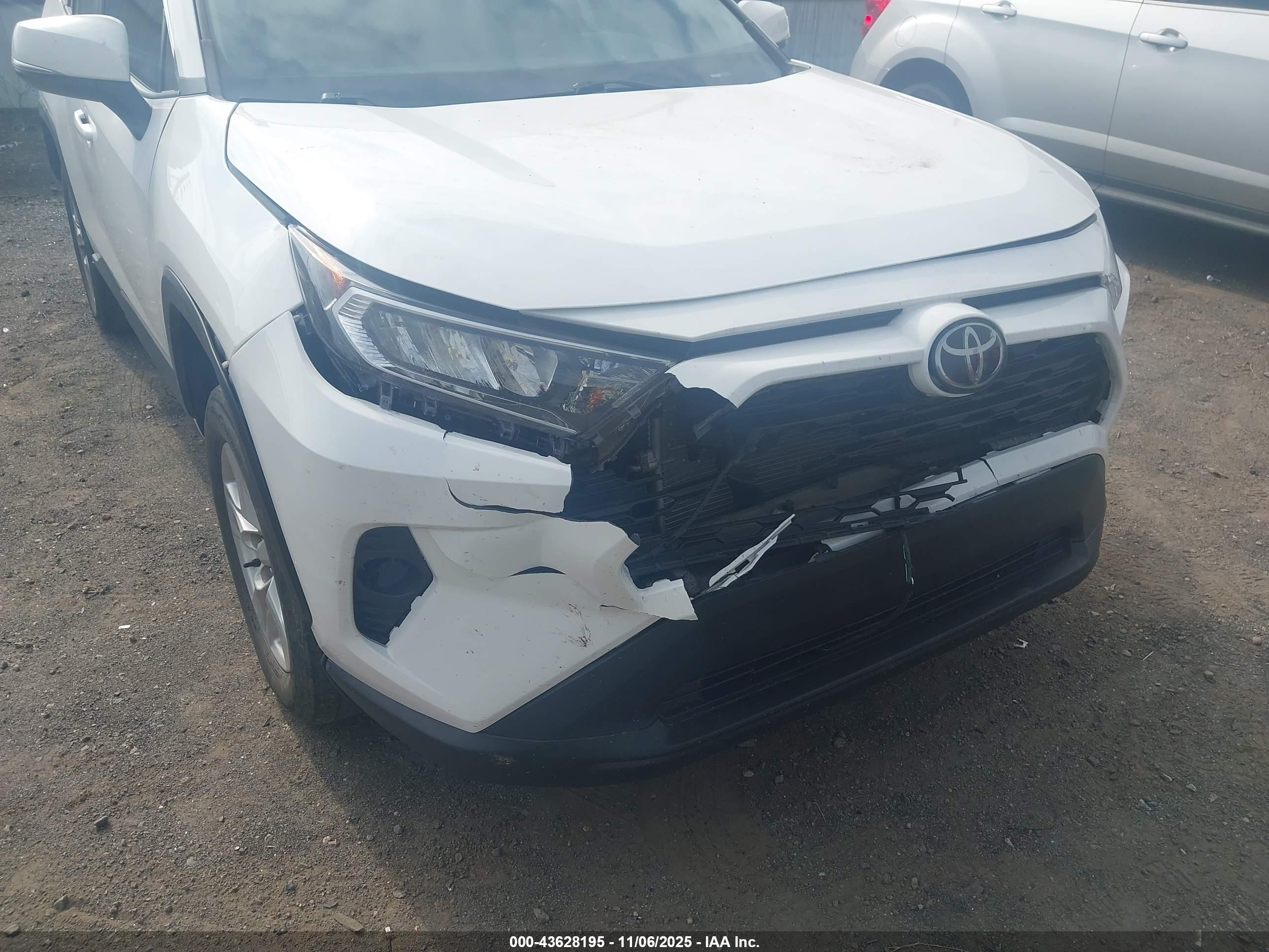 TOYOTA RAV4 image 6