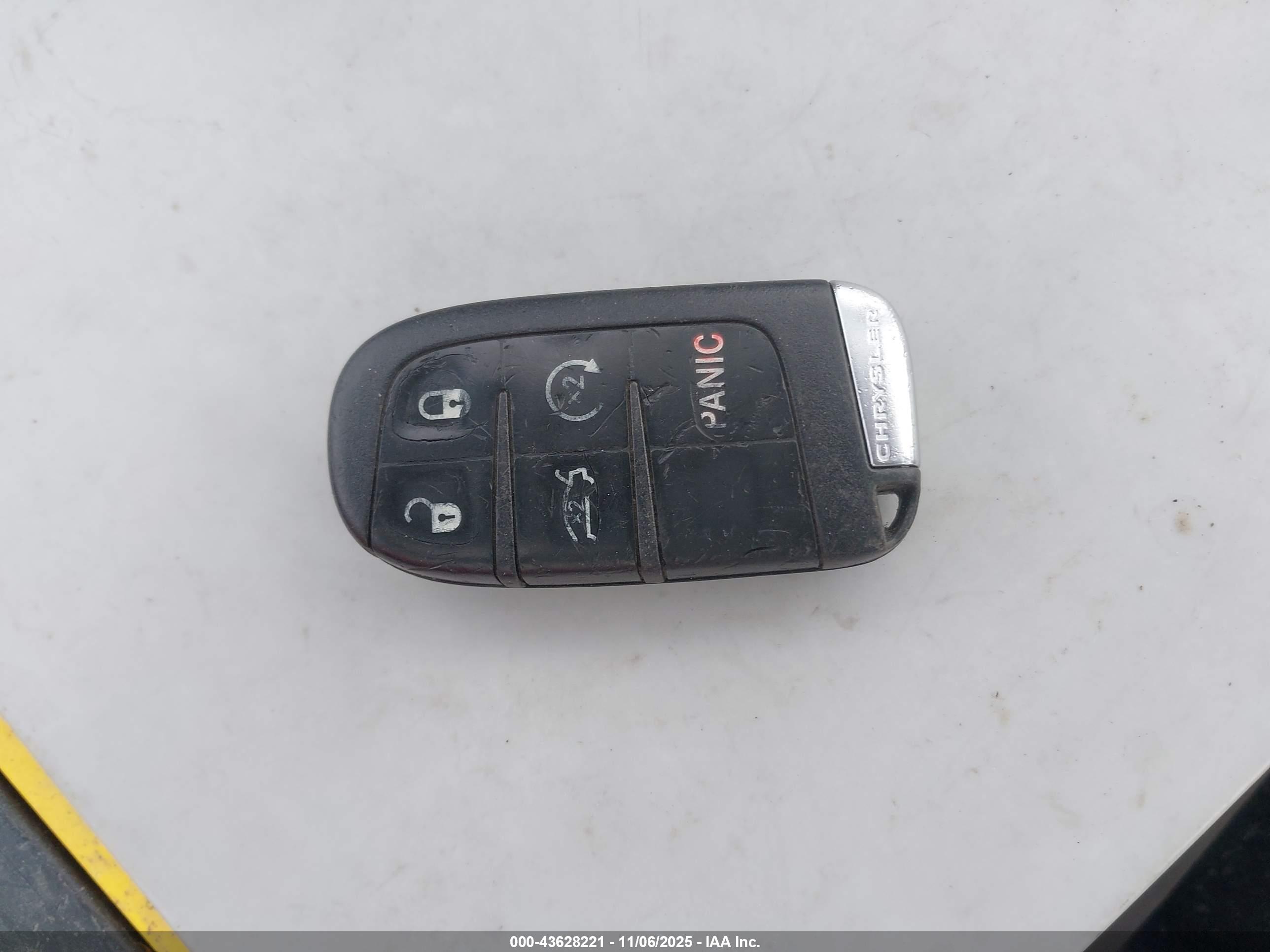 CHRYSLER 300 image 11