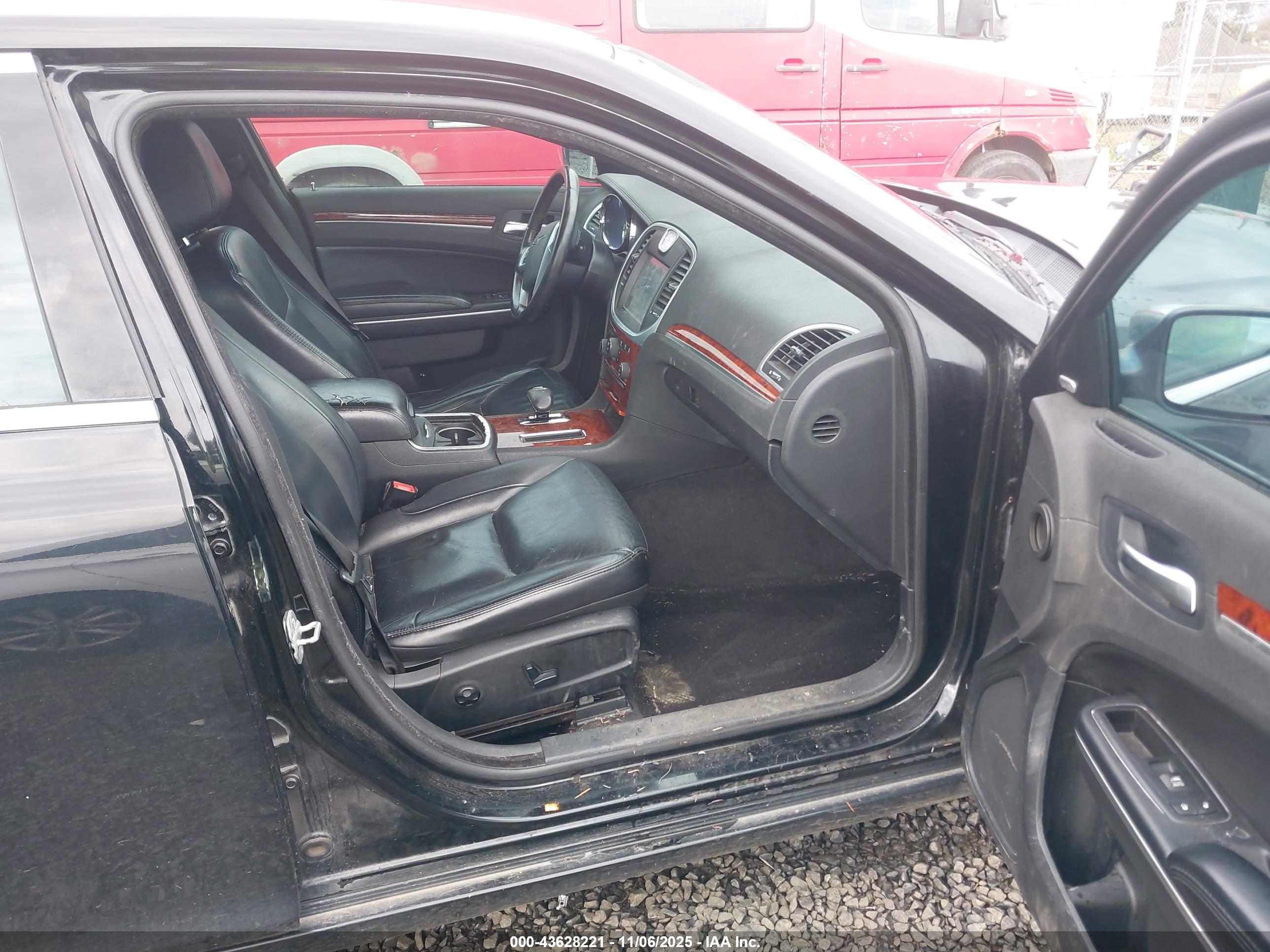 CHRYSLER 300 image 5