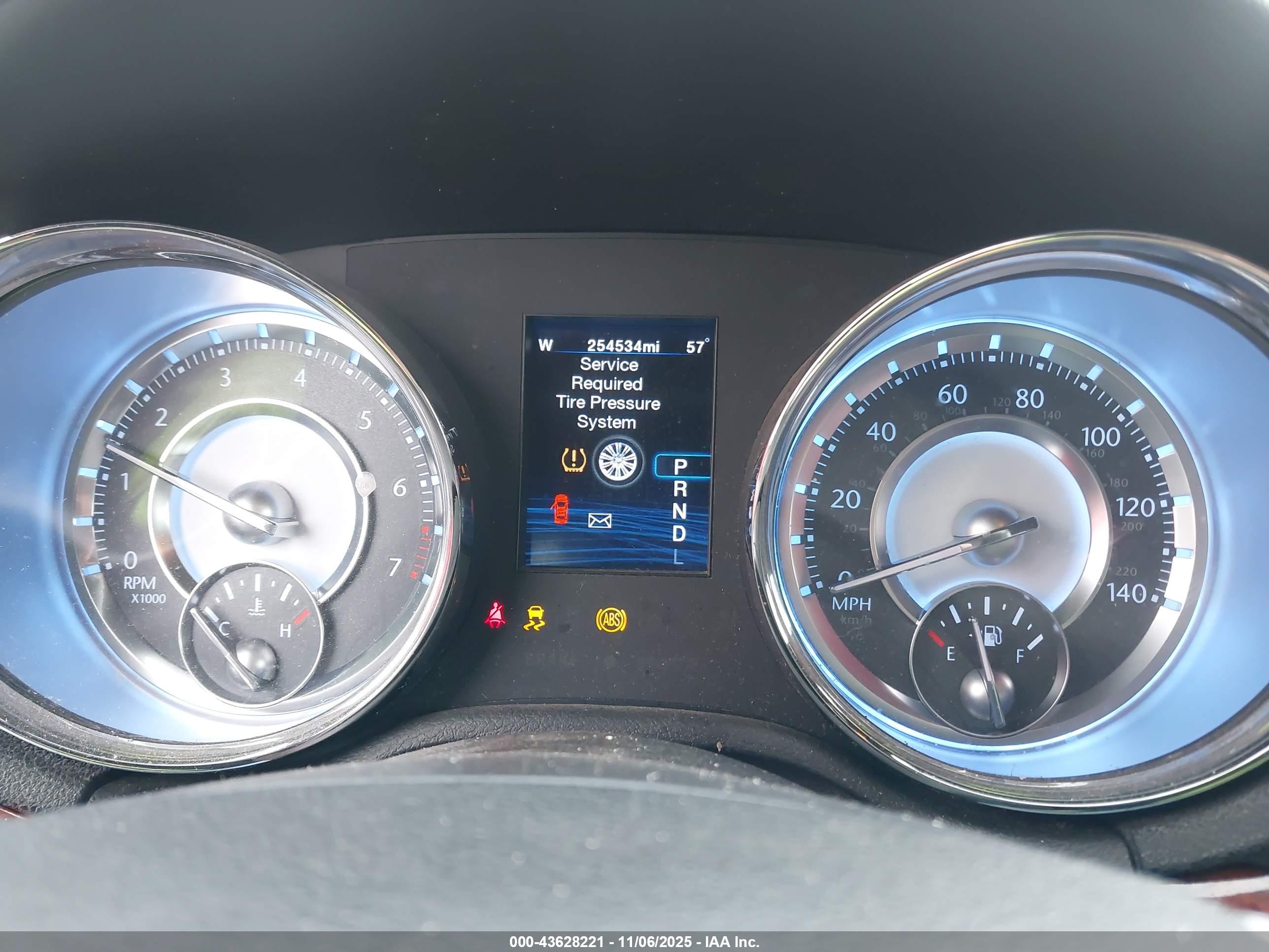 CHRYSLER 300 image 7