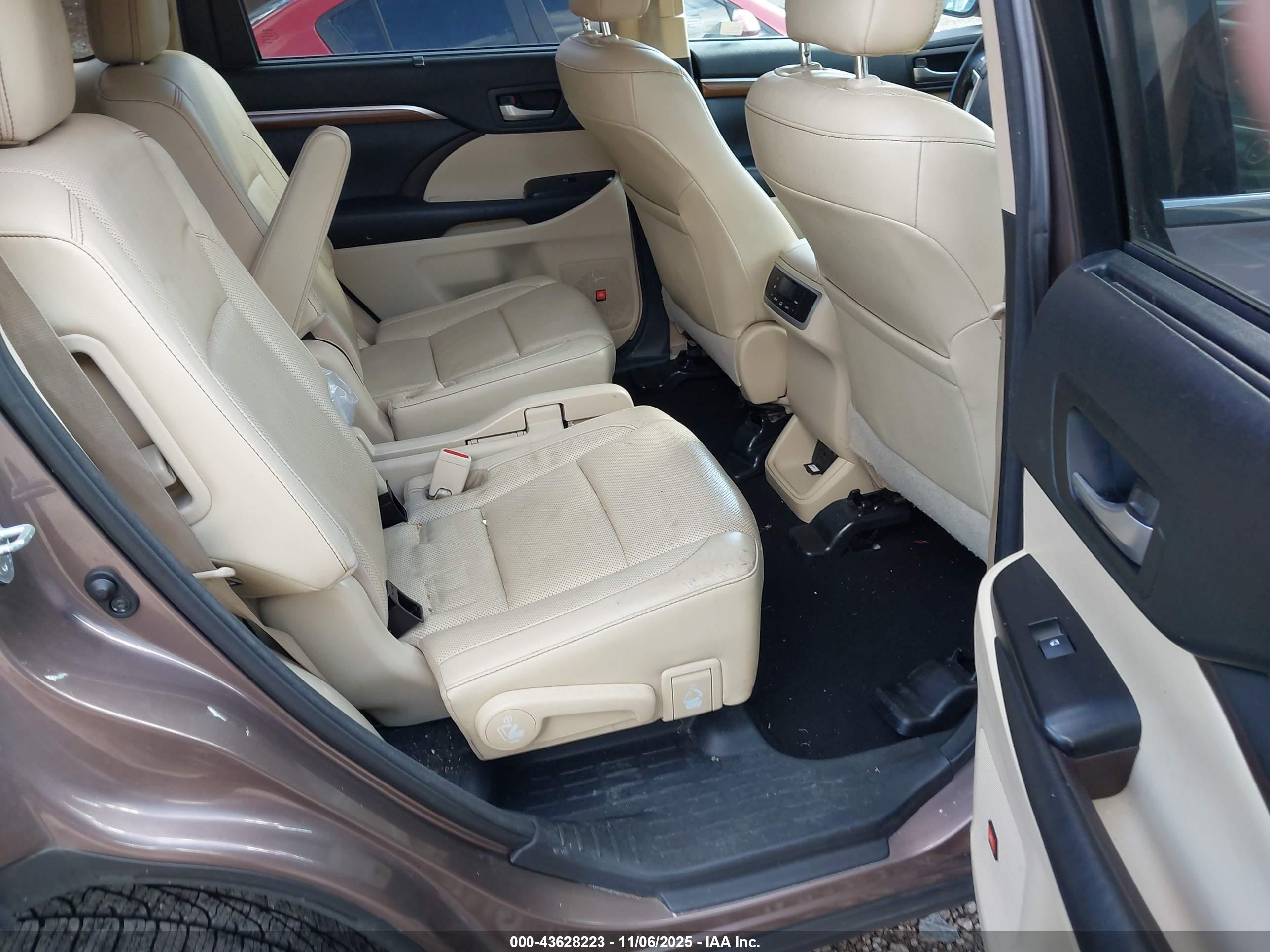 TOYOTA HIGHLANDER image 8