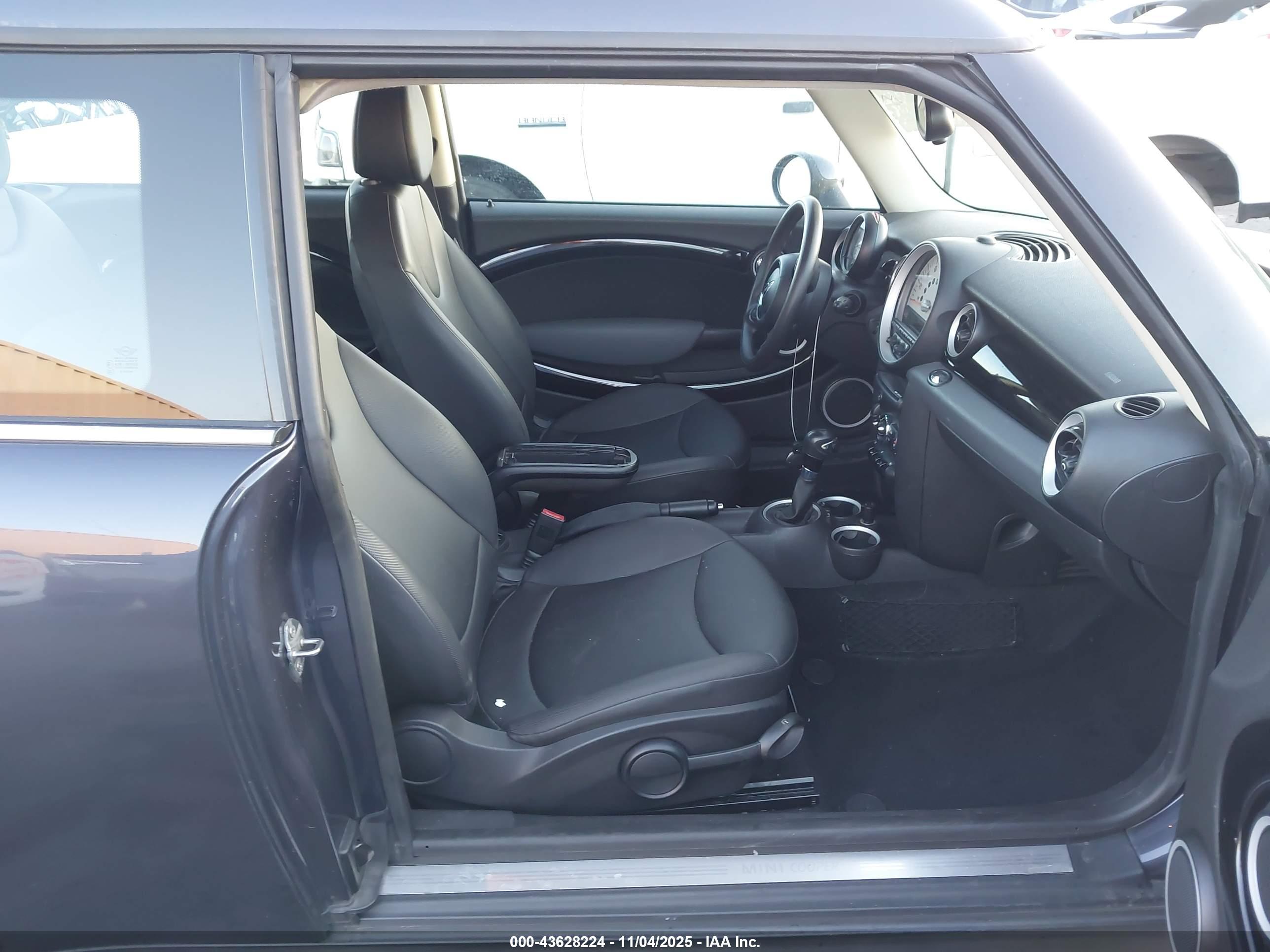 MINI COOPER image 5