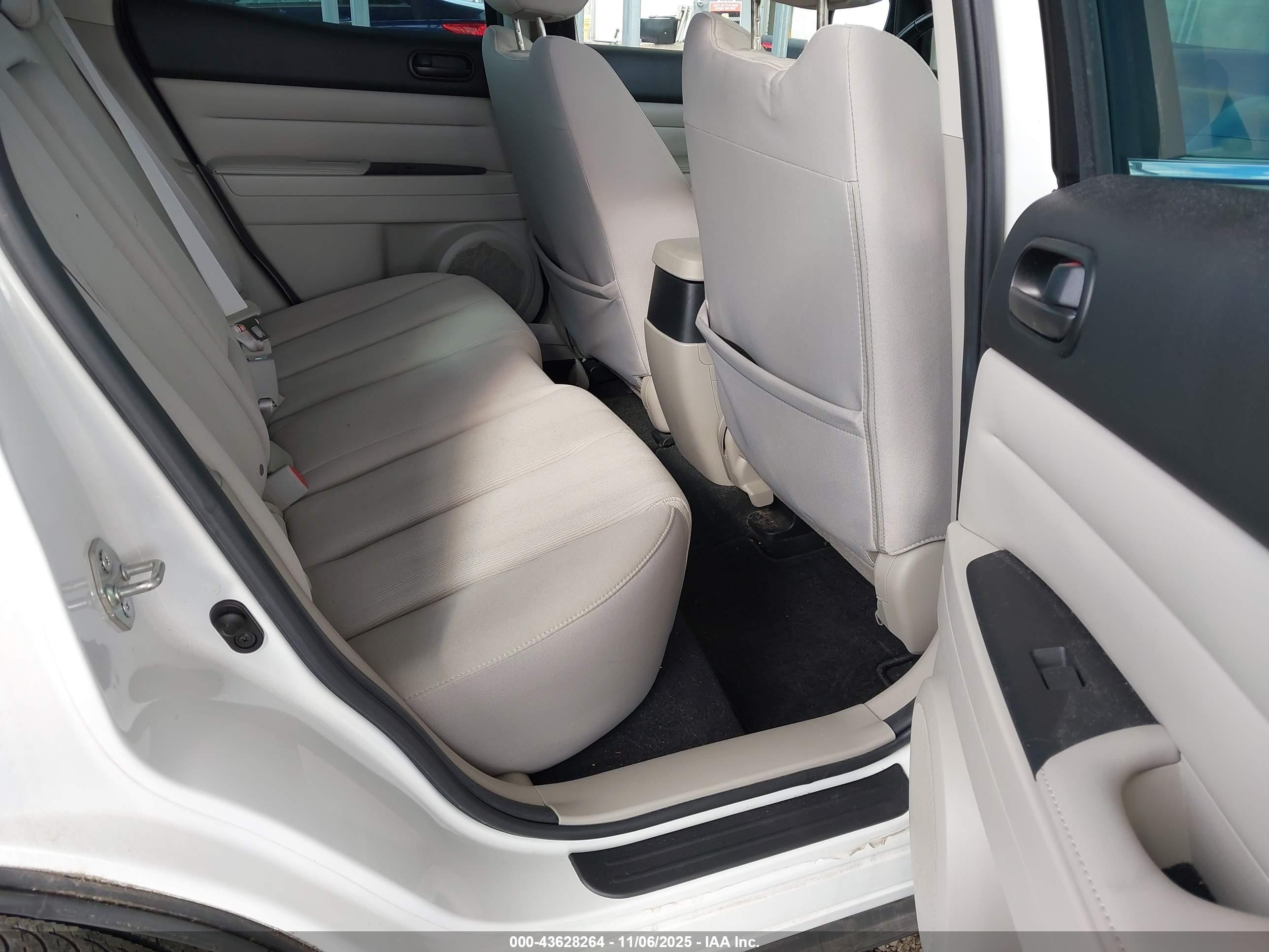 MAZDA CX-7 image 8