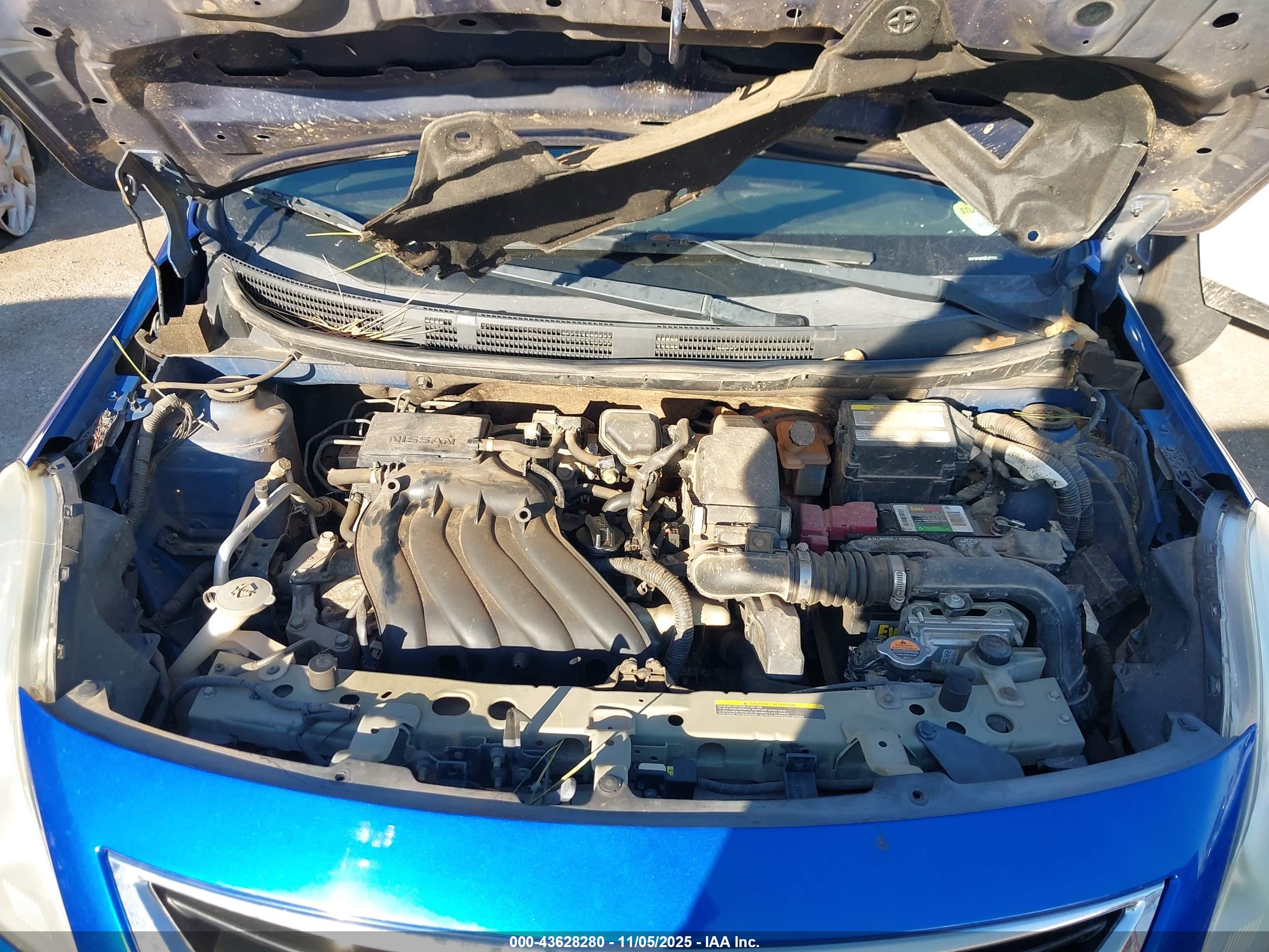 NISSAN VERSA image 10