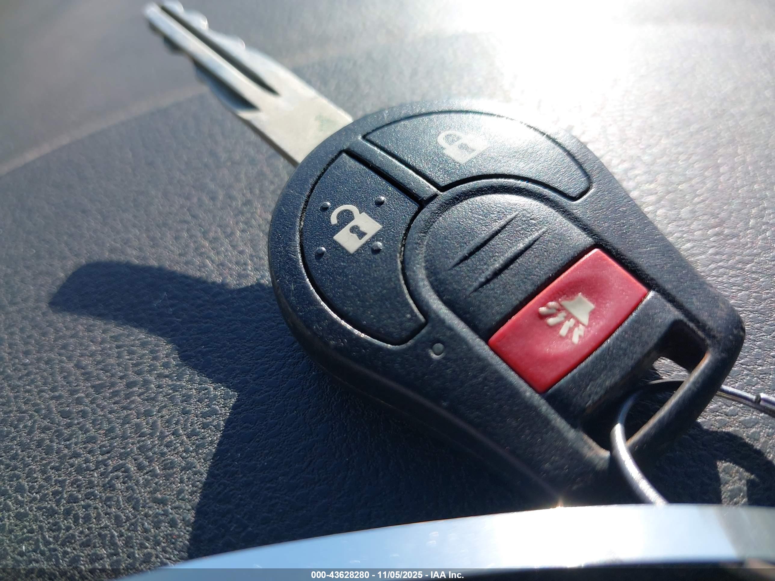 NISSAN VERSA image 11