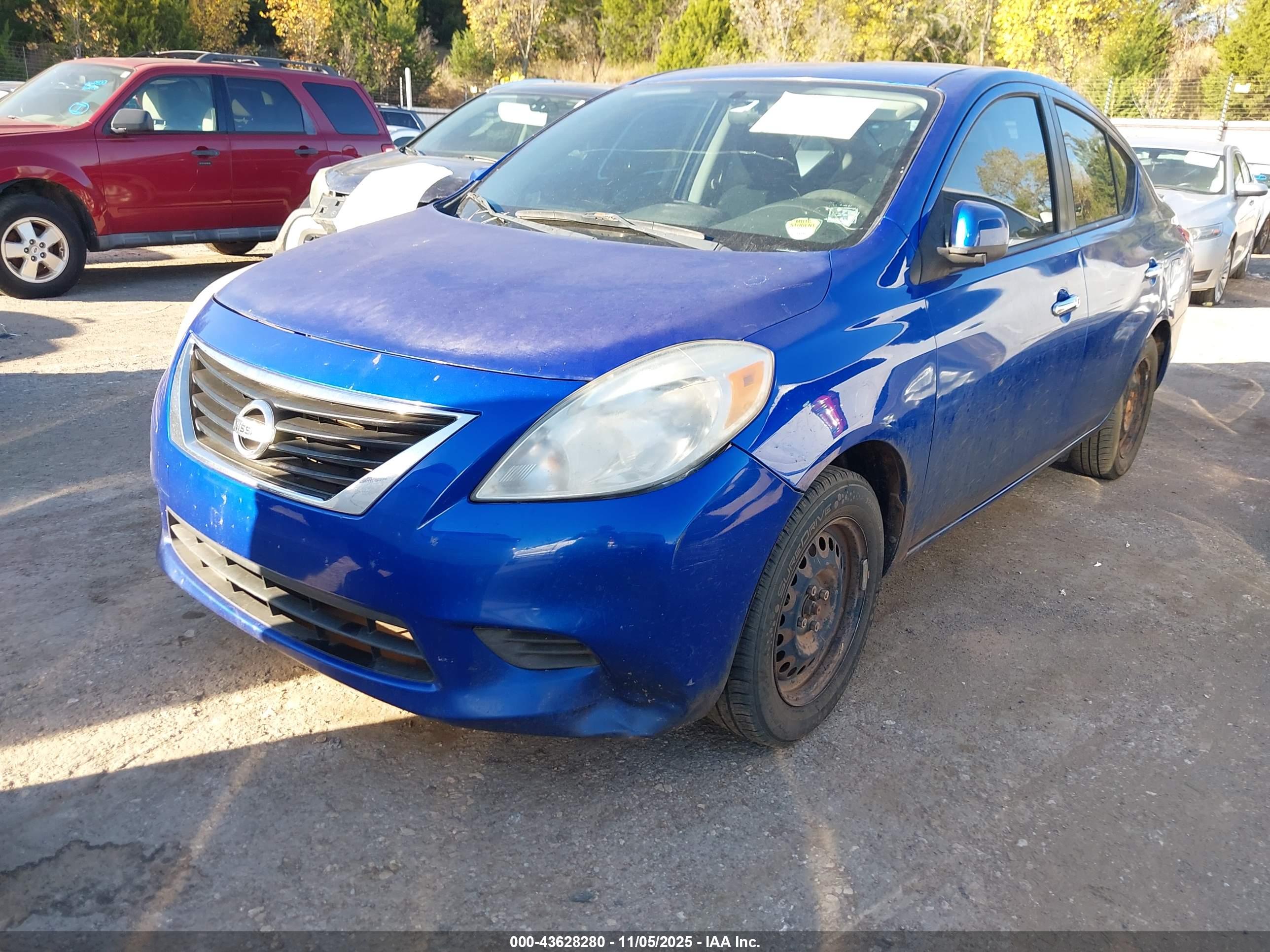 NISSAN VERSA image 2