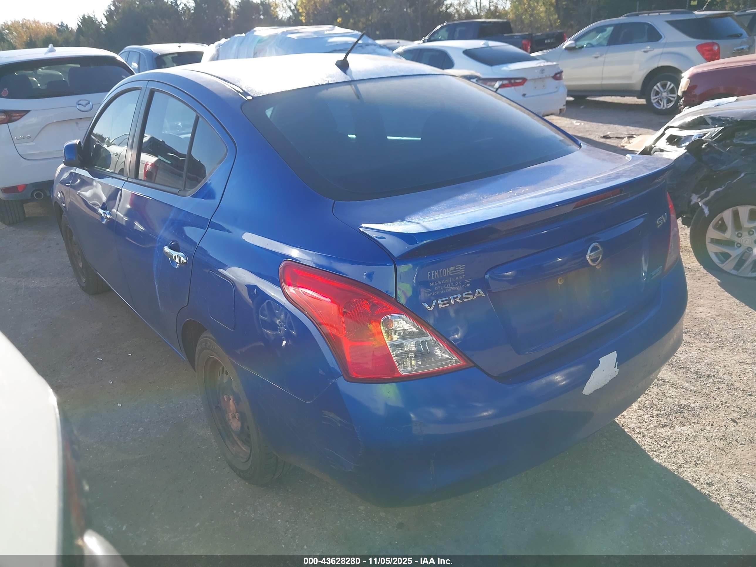NISSAN VERSA image 3