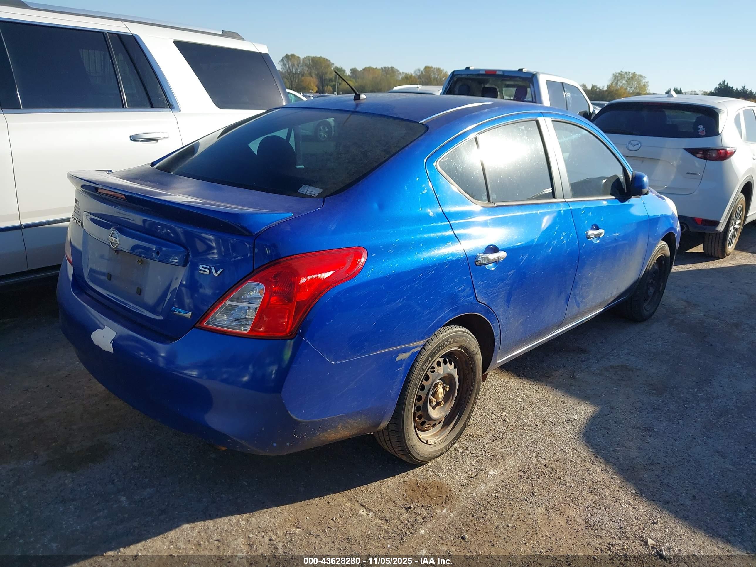 NISSAN VERSA image 4
