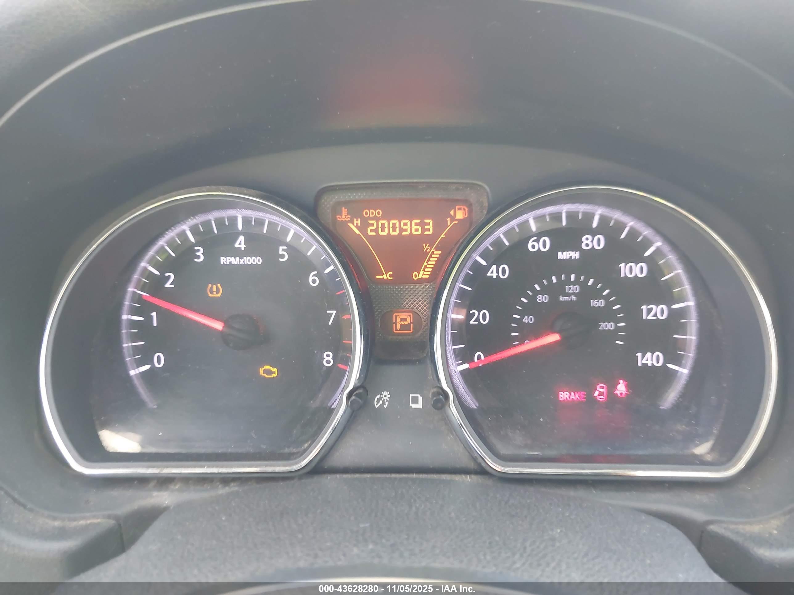 NISSAN VERSA image 7
