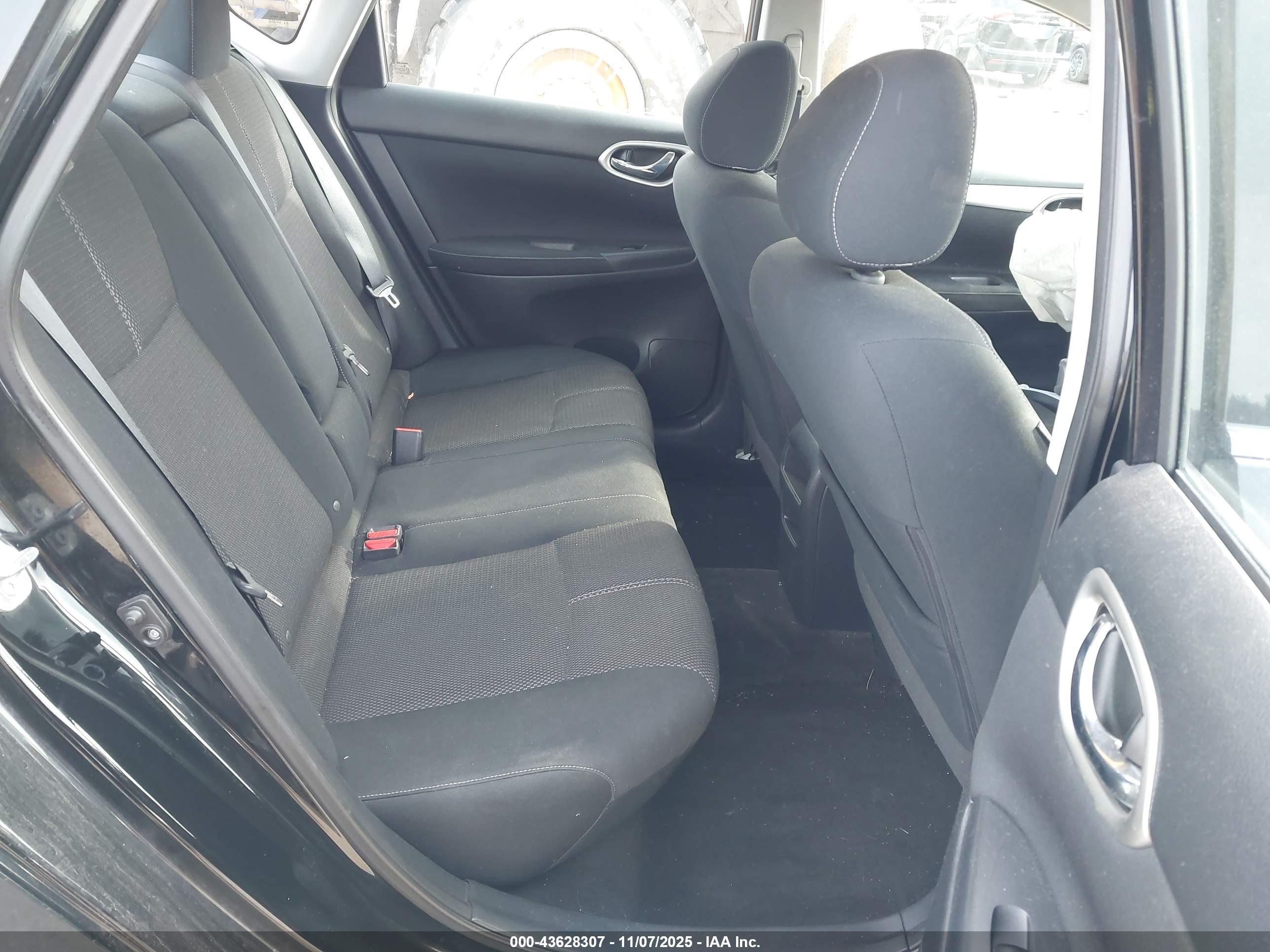 NISSAN SENTRA image 8