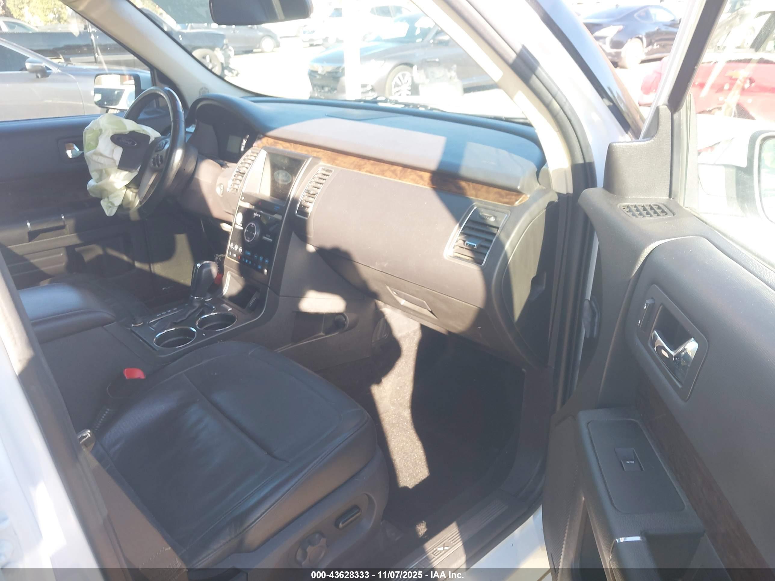 FORD FLEX image 5