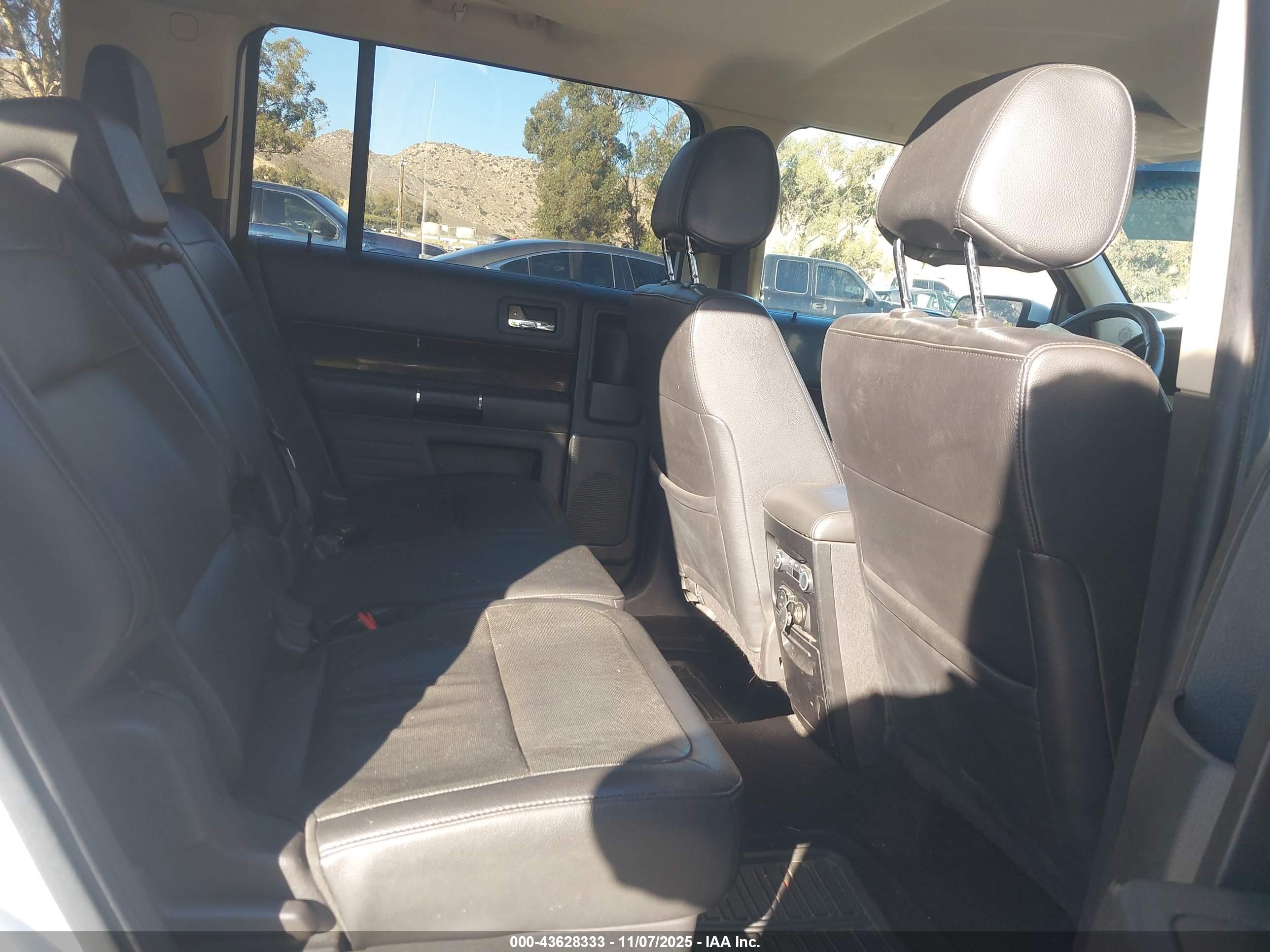 FORD FLEX image 8