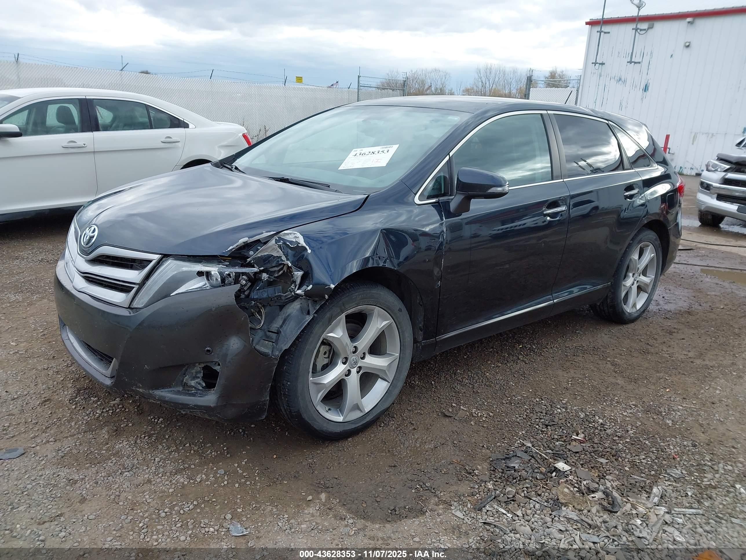 TOYOTA VENZA image 2