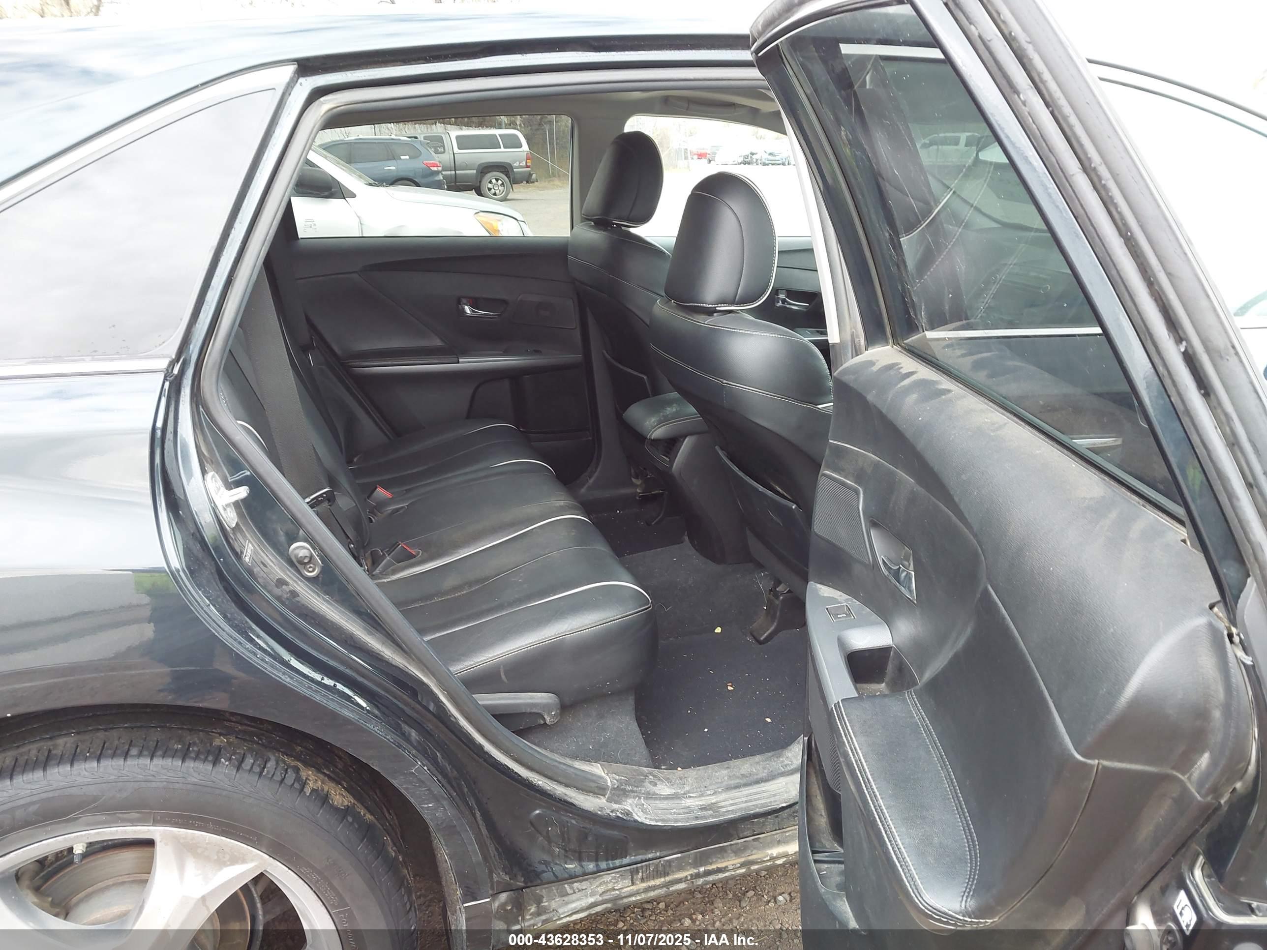 TOYOTA VENZA image 8