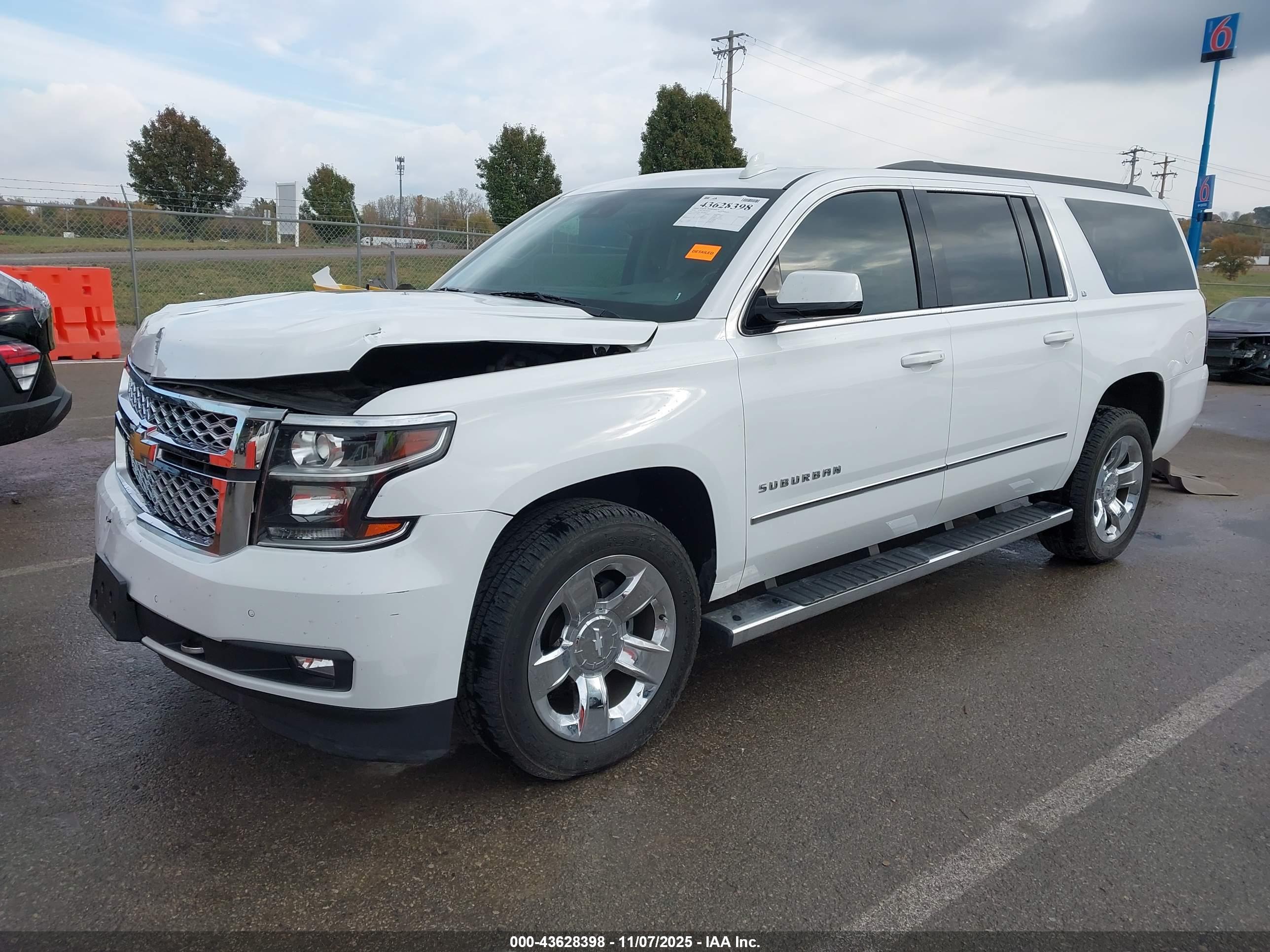 CHEVROLET SUBURBAN image 2