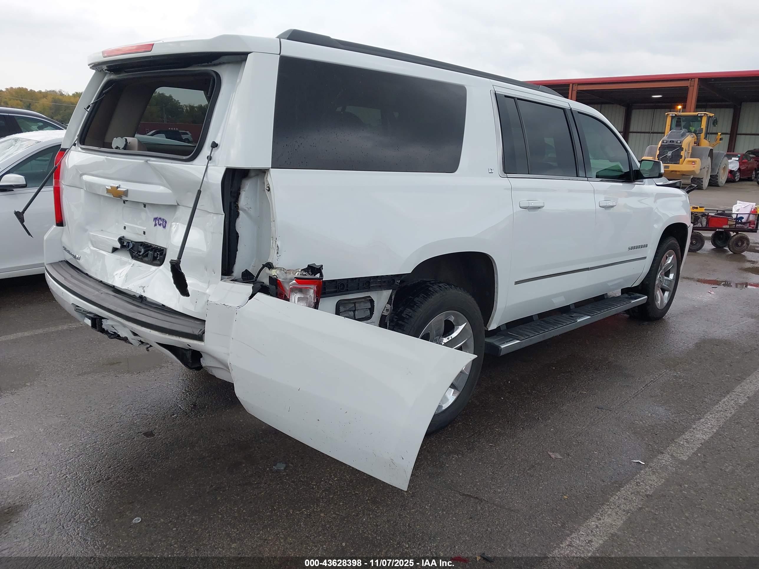 CHEVROLET SUBURBAN image 4