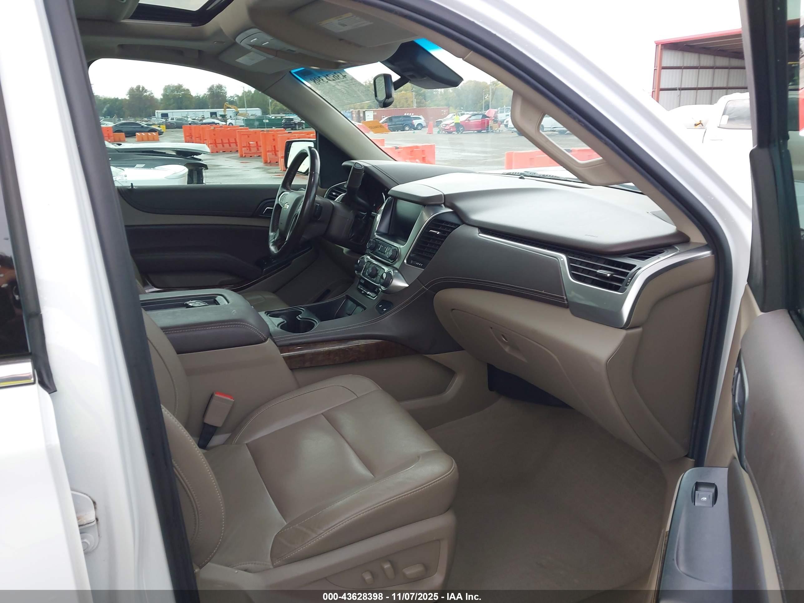 CHEVROLET SUBURBAN image 5