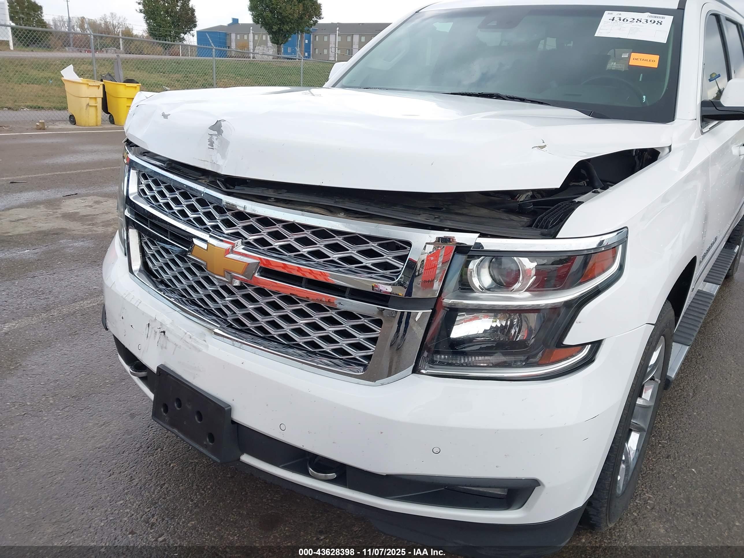 CHEVROLET SUBURBAN image 6