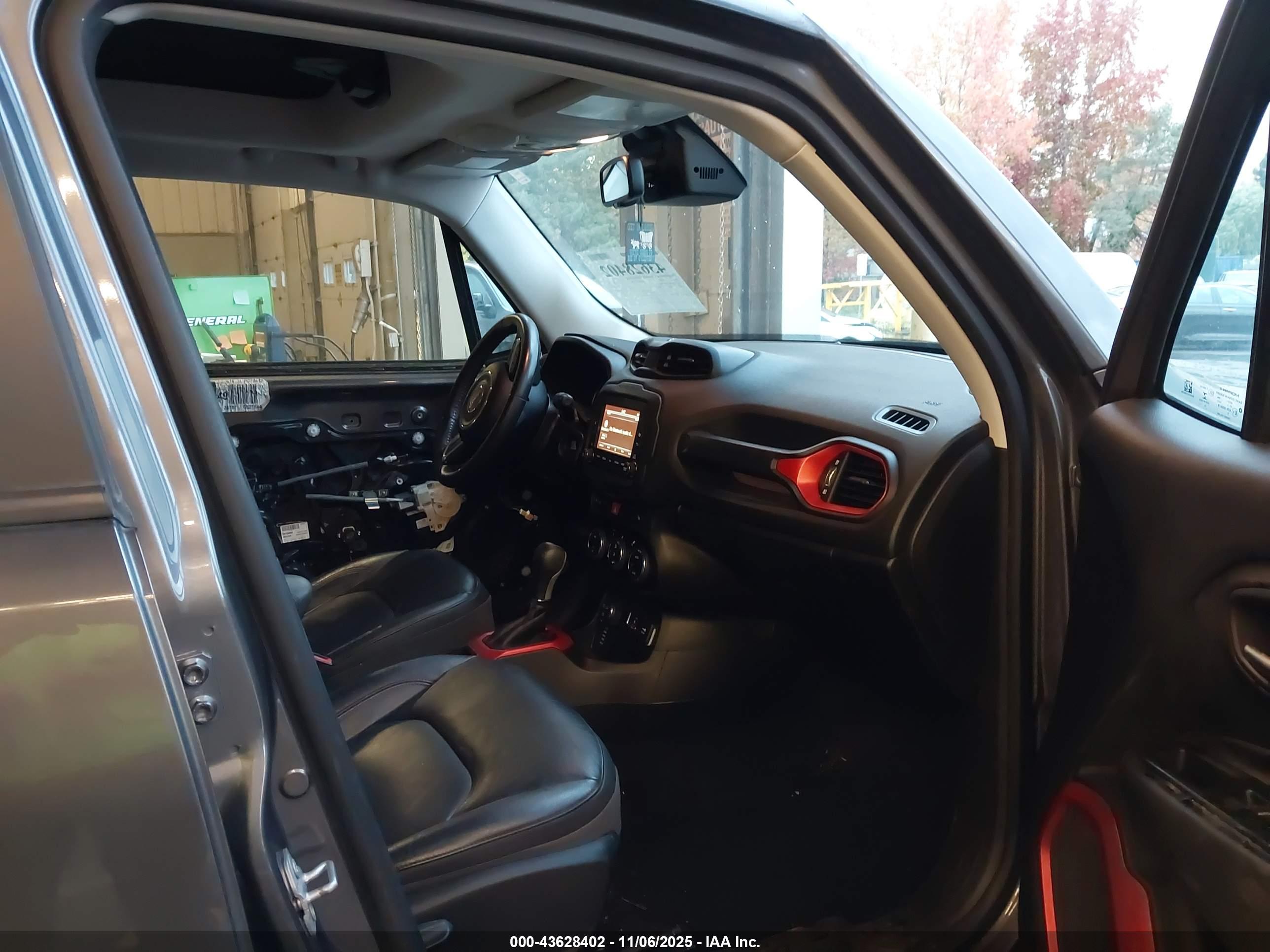 JEEP RENEGADE image 5