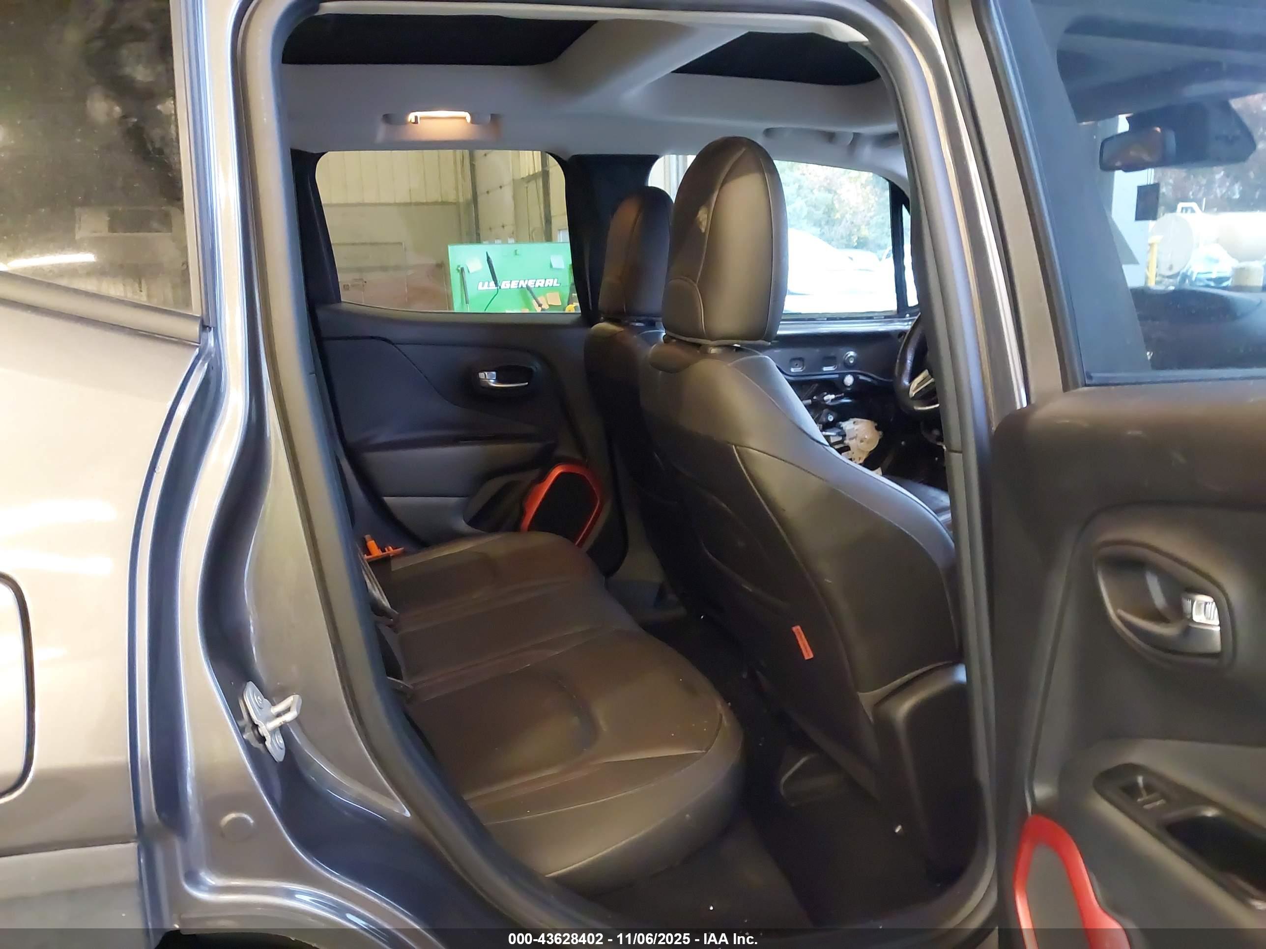 JEEP RENEGADE image 8