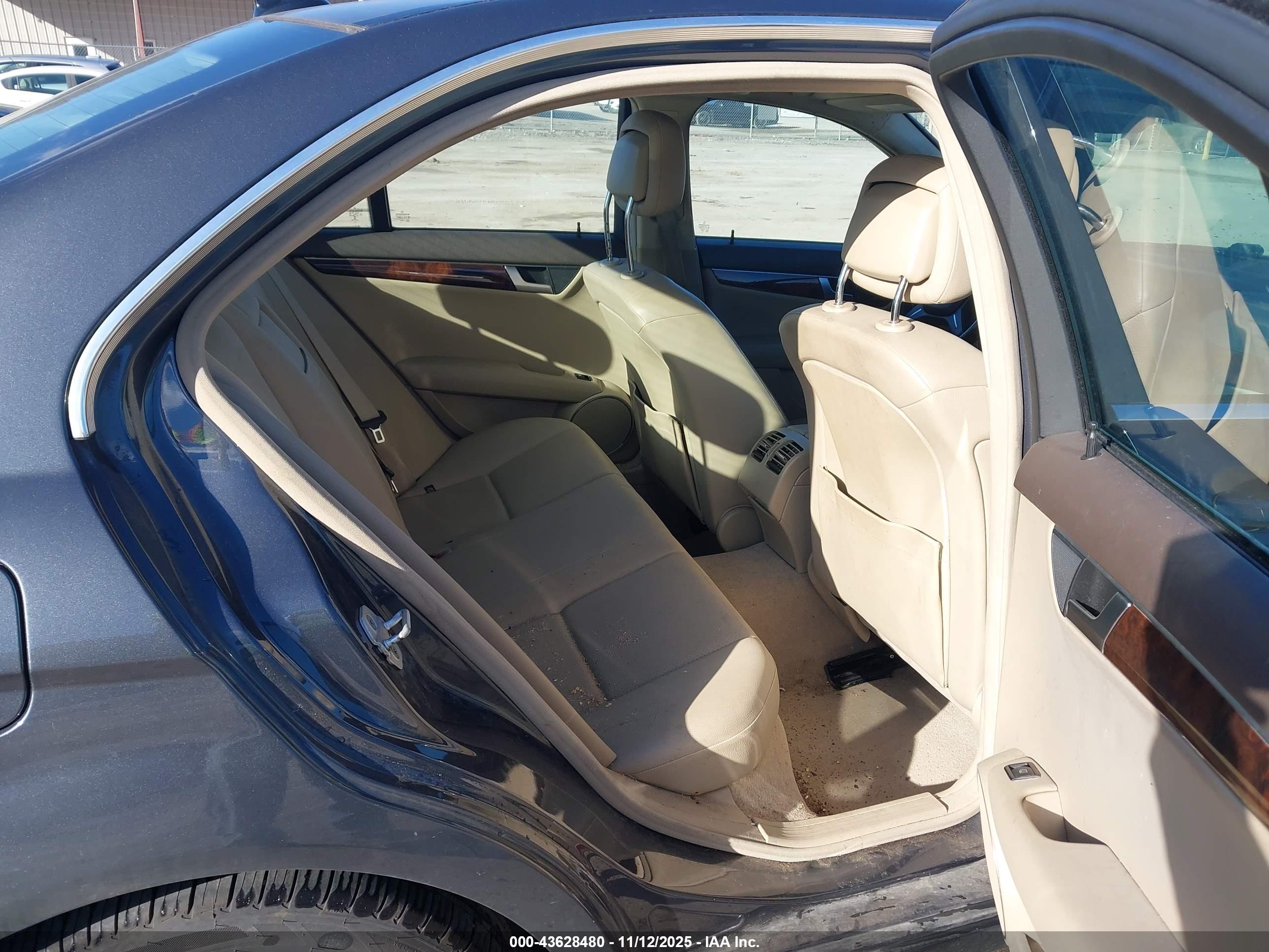 MERCEDES-BENZ C image 8