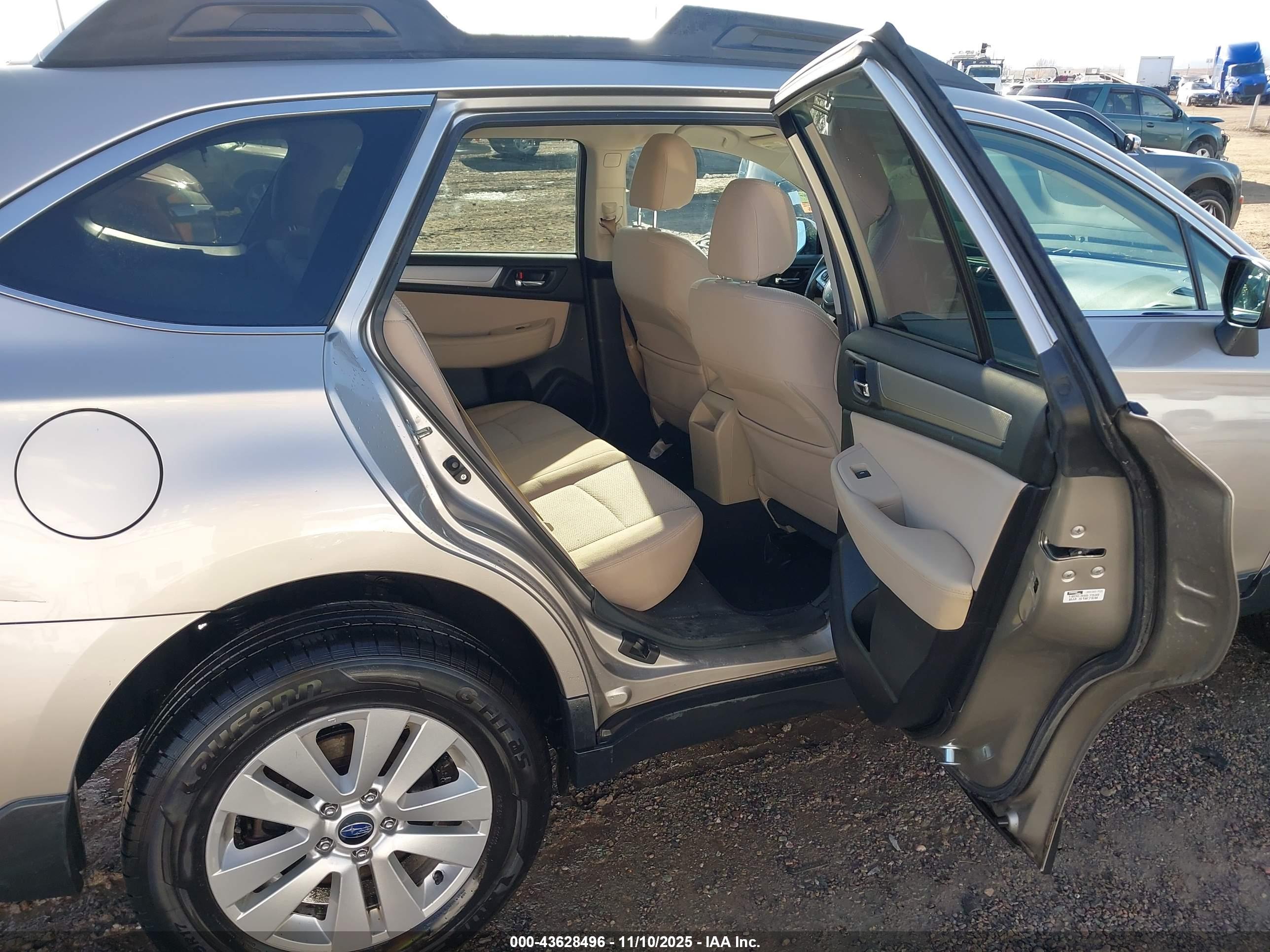 SUBARU OUTBACK image 8