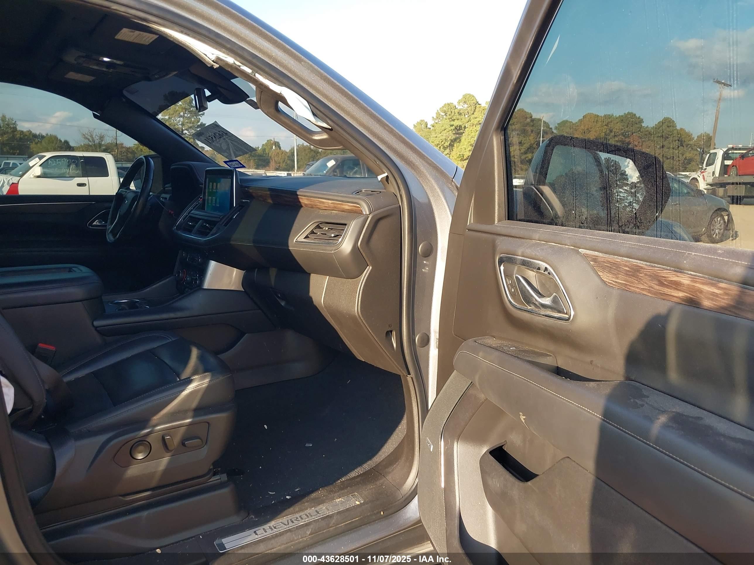CHEVROLET TAHOE image 5