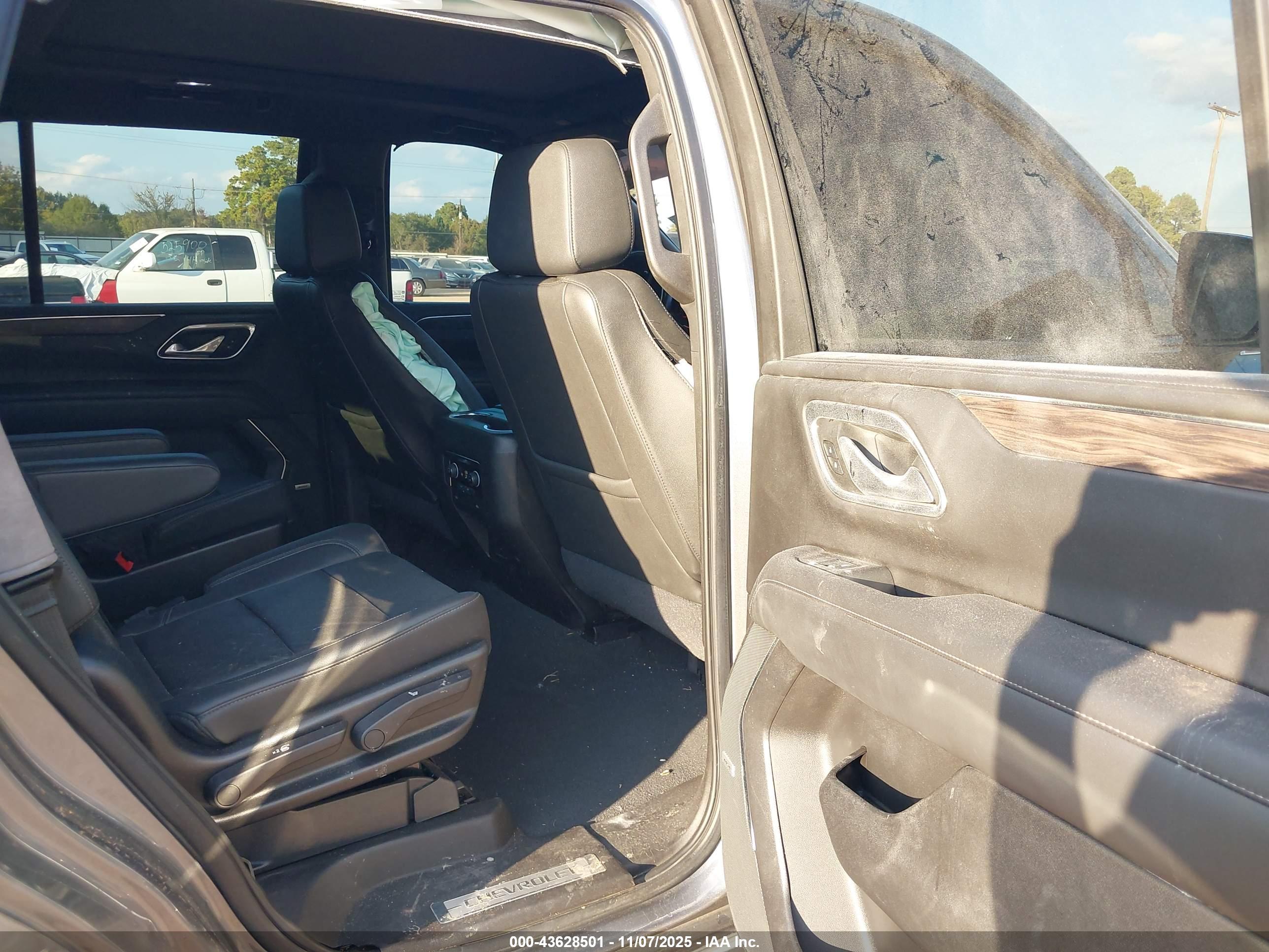 CHEVROLET TAHOE image 8